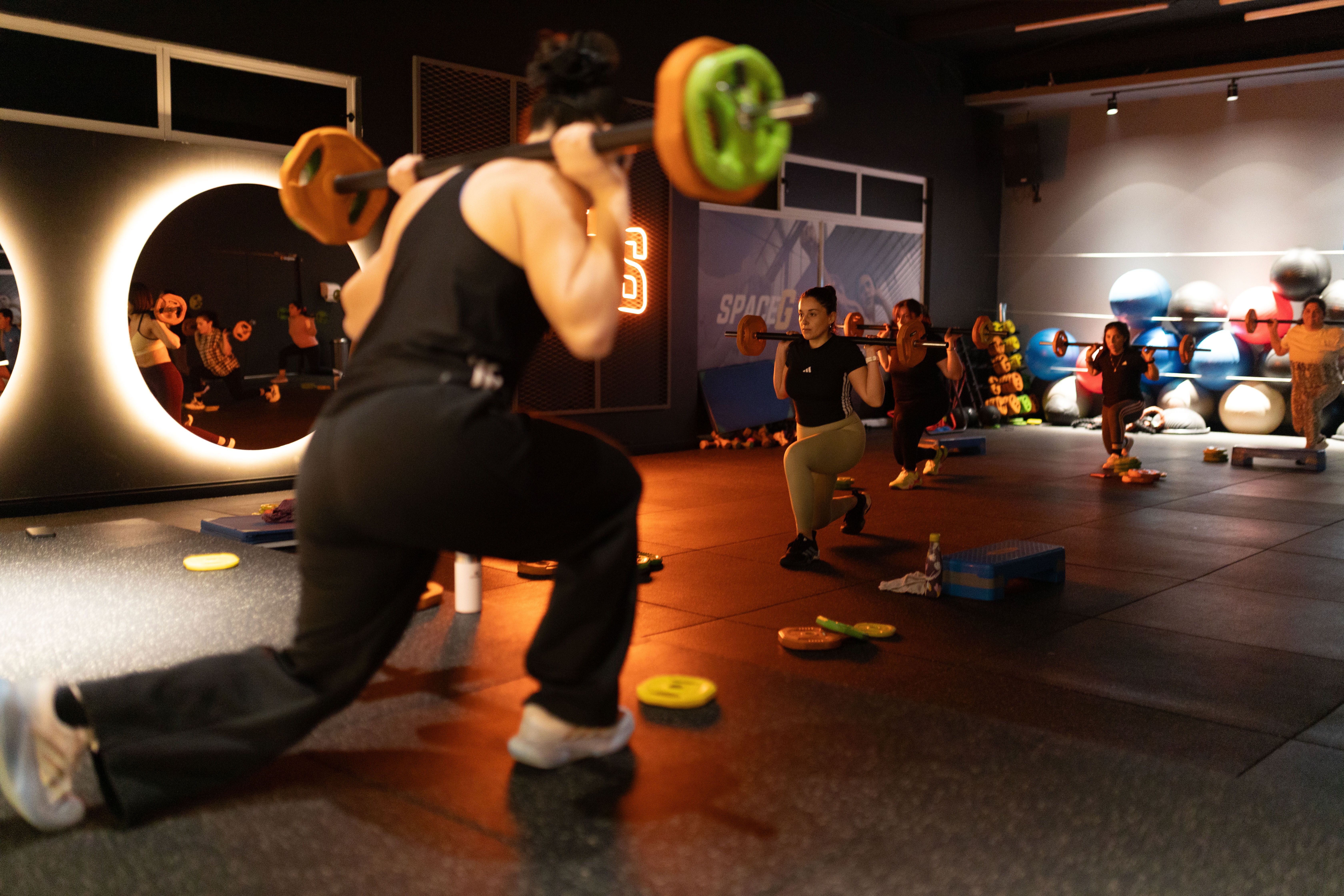 Clase de Body Pump con barra y discos en Nutre y Entrena Talca