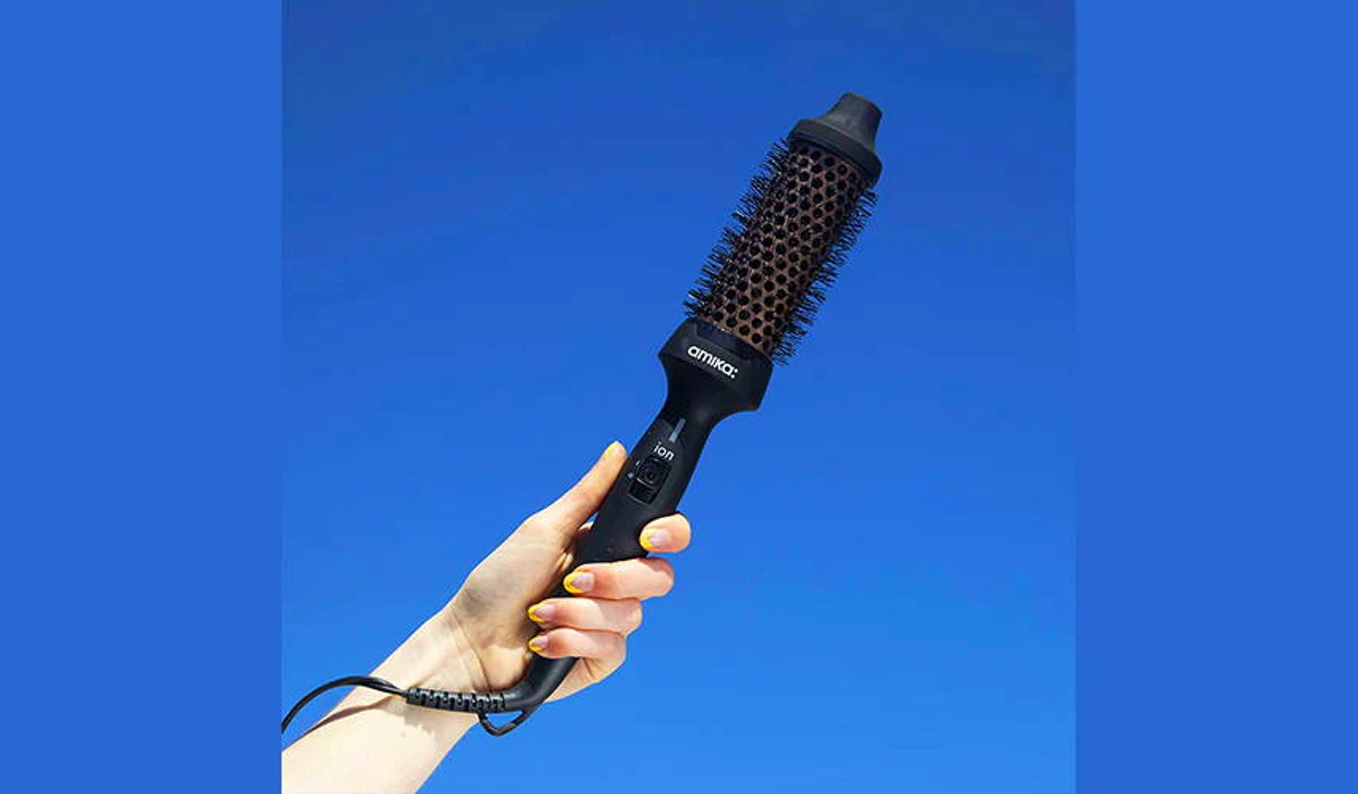 hand holding blowout babe brush