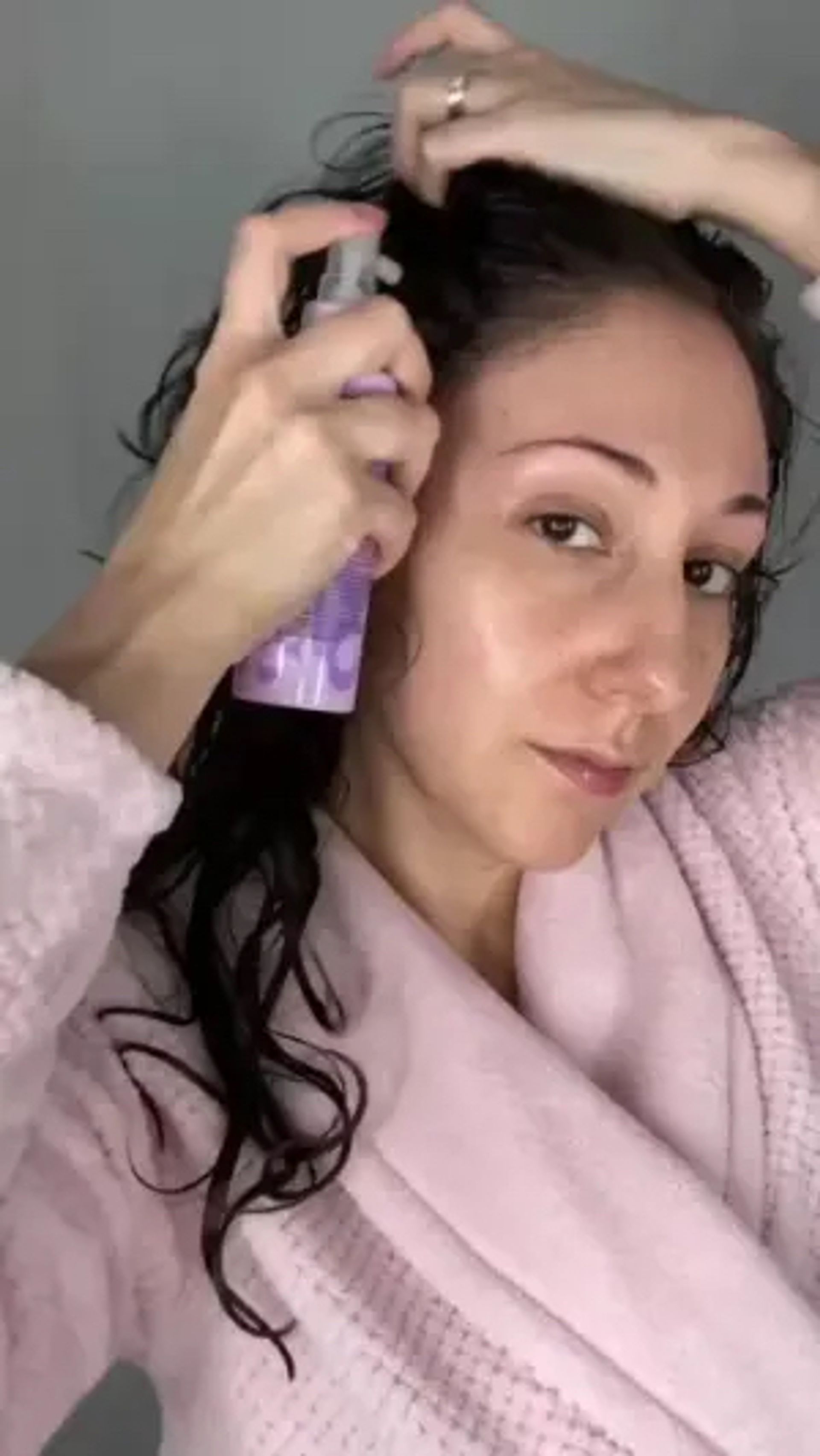 person applying 3d daily thickening treatment