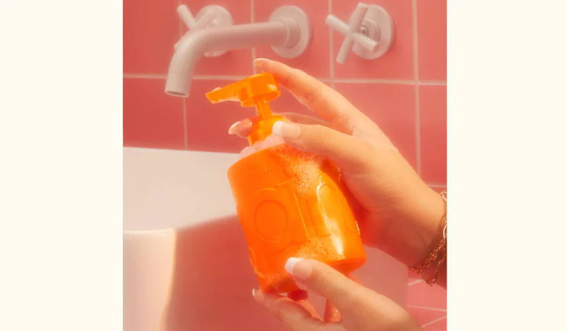 hand pumping hand wash