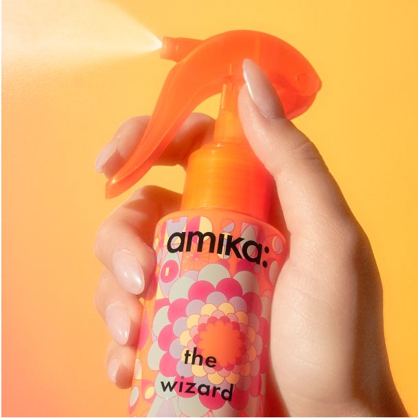 hand spraying the wizard detangling hair primer