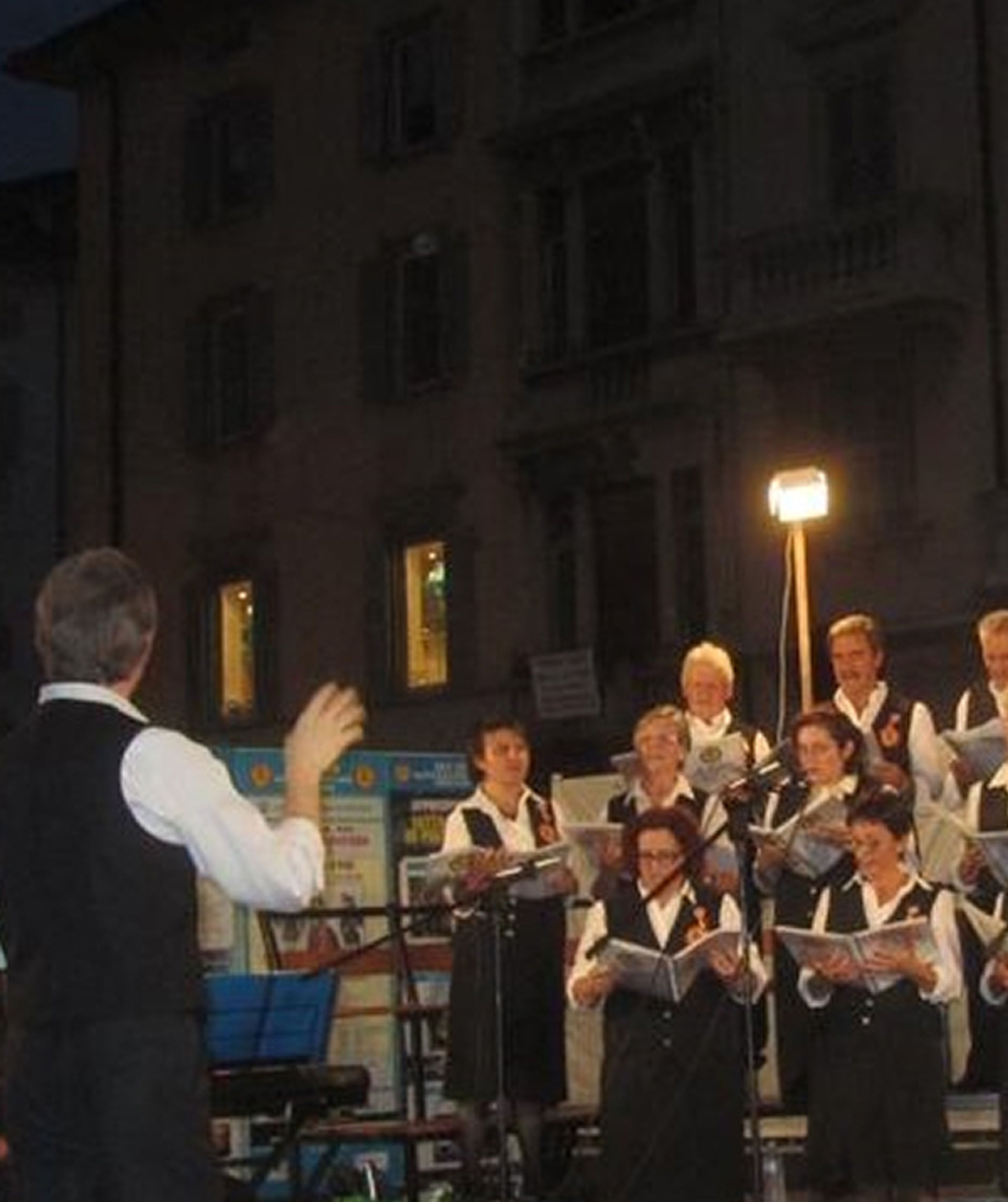 Introduction to the Choir of the Ducato di Piazza Pontida, a vocal ensemble celebrating Bergamasque traditions and folklore through folk songs and classical works, participating in cultural and religious events.