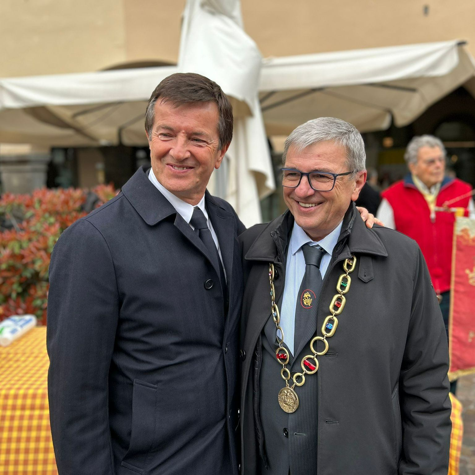 Il duca di Piazza Pontida insieme al sindaco di Bergamo Giorgio Gori