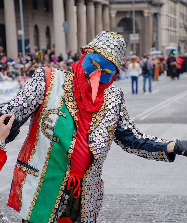 Festa di Mezza Quaresima 2026 a Bergamo: una tradizione storica tra maschere, carri allegorici, musica e folklore. Il 14 e 15 marzo.