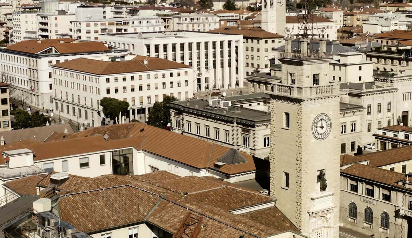 About Us page of the Ducato di Piazza Pontida, with information on the history of the cultural association in Bergamo, its key events such as the Mezza Quaresima, the founding of the Giopì newspaper, and a list of Dukes who have helped preserve traditions, culture, and folklore.