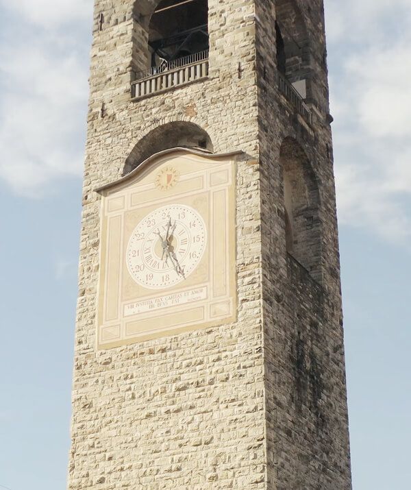 History of the Ducato di Piazza Pontida, a cultural association in Bergamo preserving traditions, art, music, and folklore. Founded in the early decades of the twentieth century by Rodolfo Paris, pianist, poet, and composer of verses in the Bergamasque dialect.