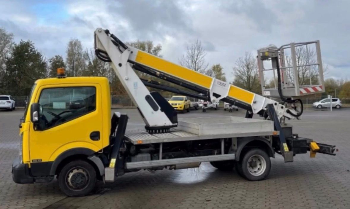 Unsere LKW mit Hebebühne