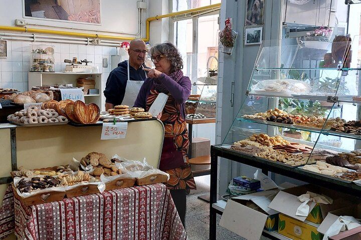 Trastevere Breakfast-to-Lunch Maritozzi Food Walk, Rome — photo 1