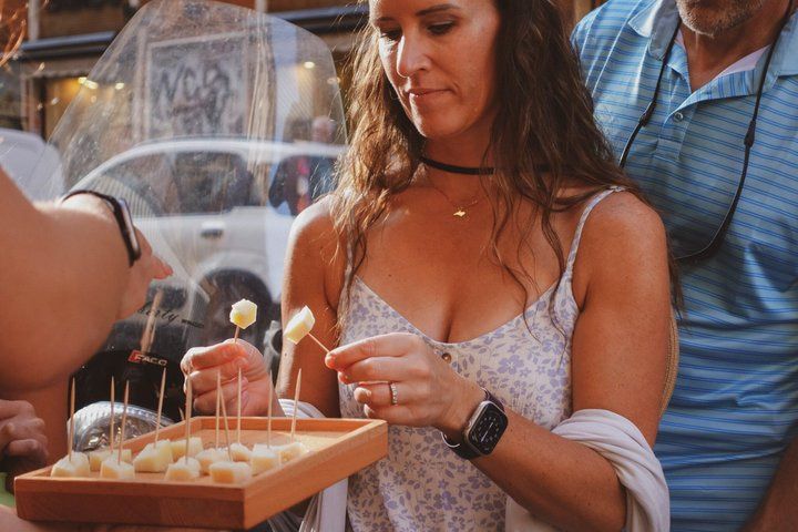 Trastevere Food Walk with Wine & Full Pasta Meal, Rome — photo 2