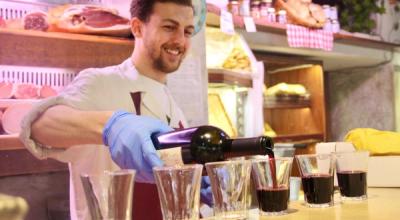 Trastevere street food tasting with wine