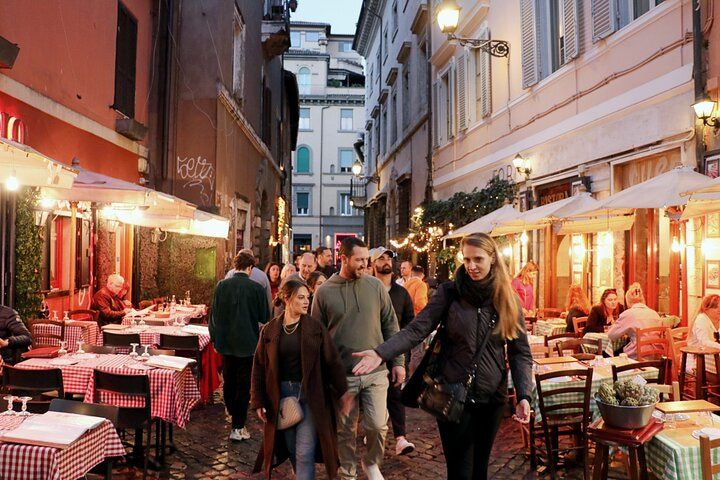 Four-Stop Trastevere Food Tour with Sit-Down Dinner