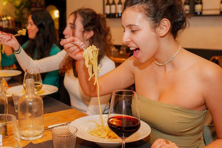 Trastevere Food Walk with Wine & Full Pasta Meal, Rome — photo 1