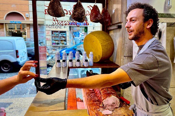 Private Trastevere Tasting Walk with Wine & Pasta