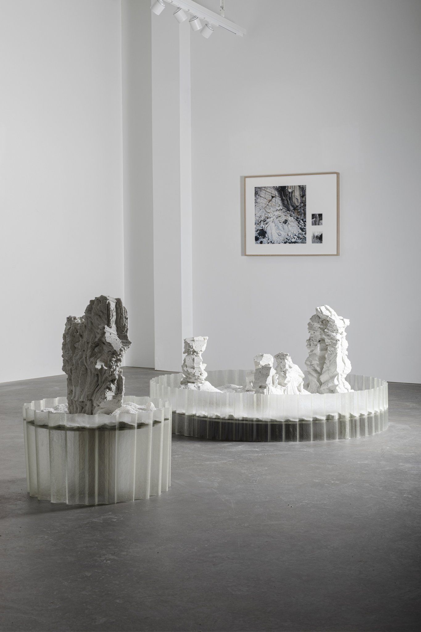 Utstilling hos Kösk: On Powdered Ground — Monica Flakk