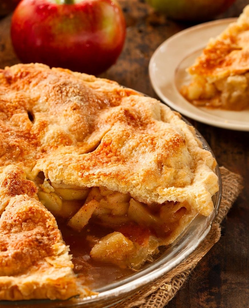 Classic Apple Pie with Warm Fall Spices