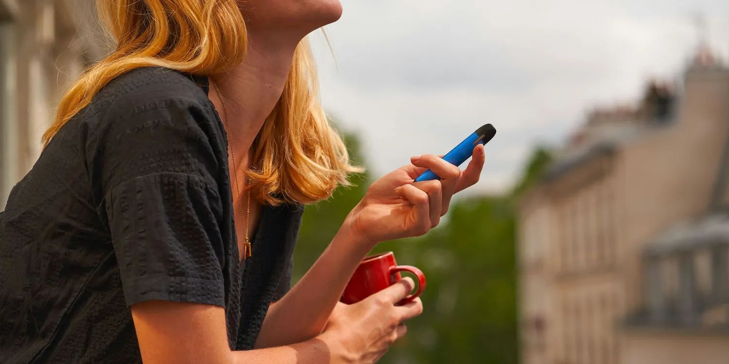 woman vaping in uk
