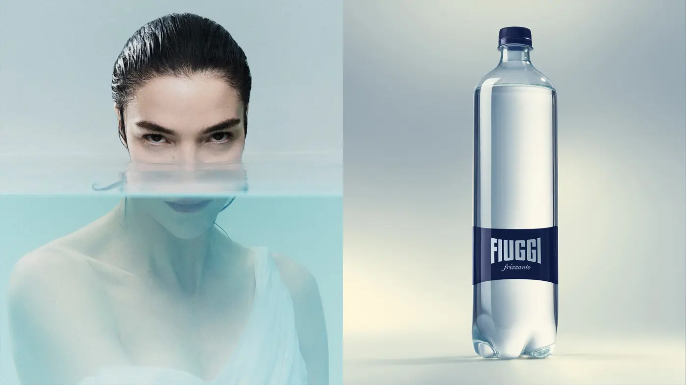 Campagna Fiuggi rispecchia la tua bellezza — bottiglia Everyday frizzante con modella