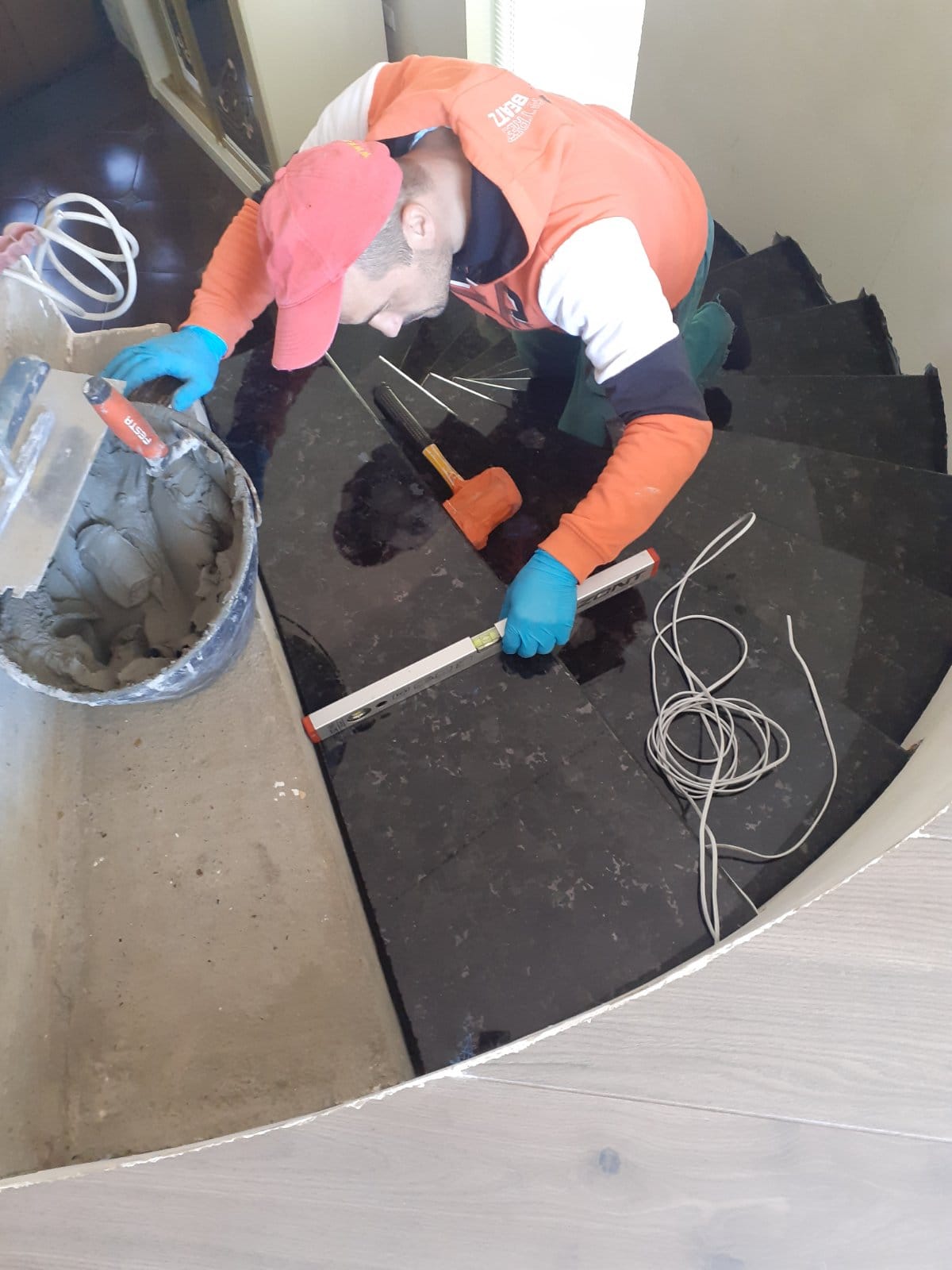 Pokládka velkoformátové dlažby