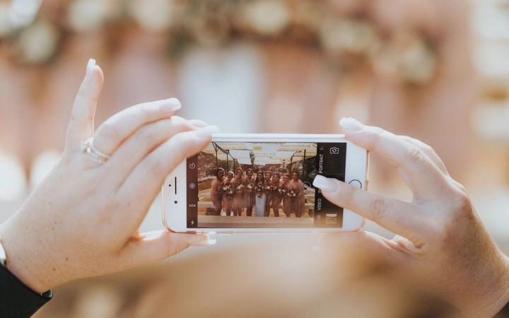 Live Photo Wall for Weddings: Guest Photos on Screen