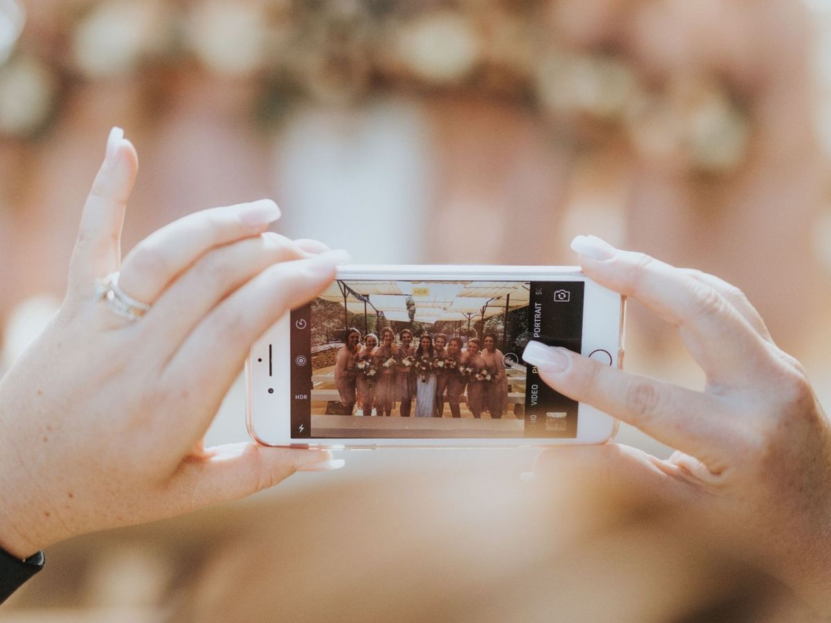 Live Photo Wall for Weddings: Guest Photos on Screen