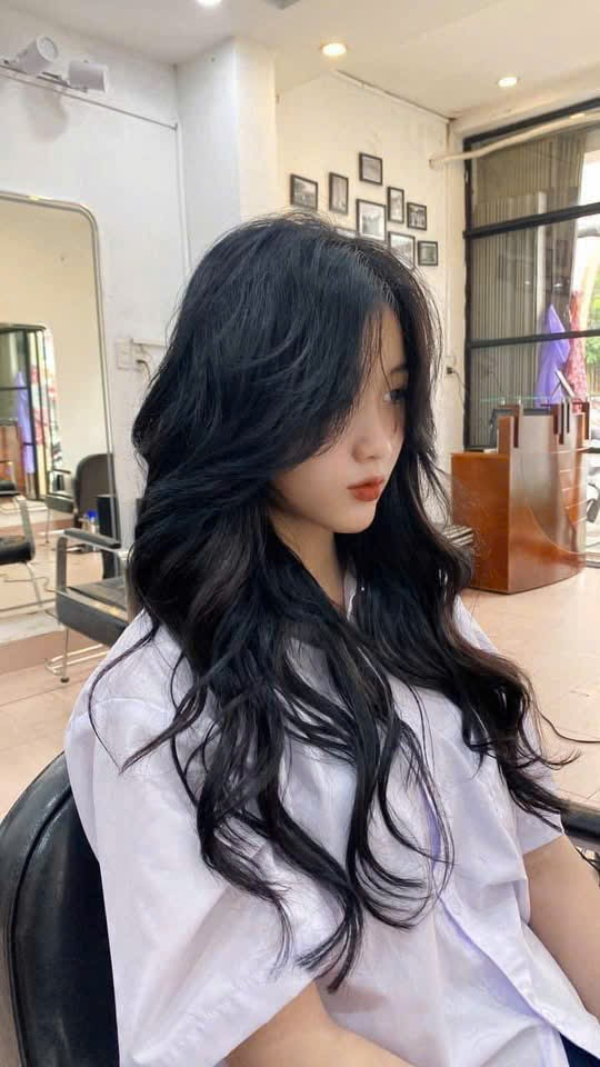 Layer uốn xoăn sóng lơi tại Salon Louis Nguyễn Tại Rạch Giá, An Giang