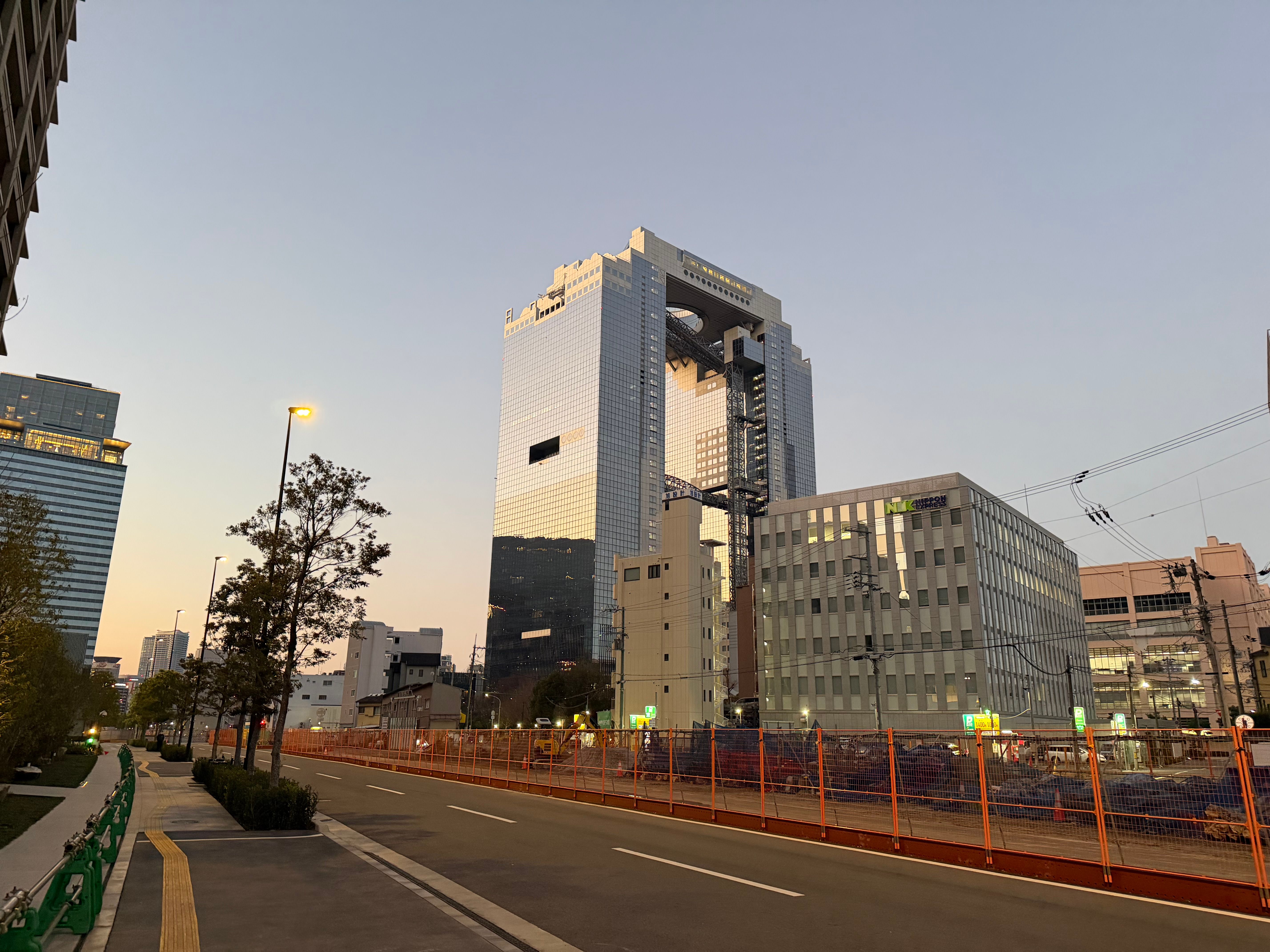 この後、梅キタの公園を抜けていく