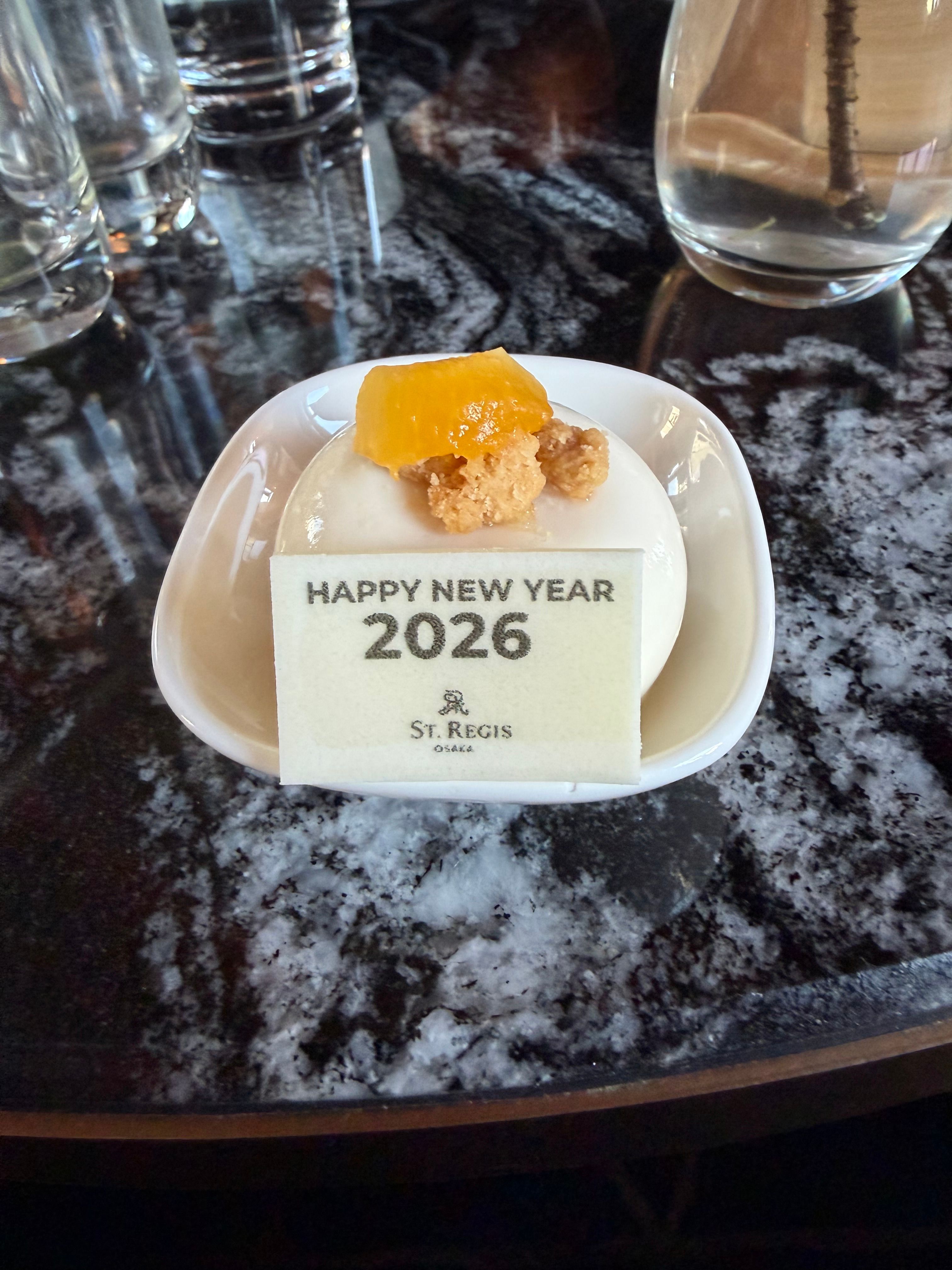 ロゴ入りのスイーツ