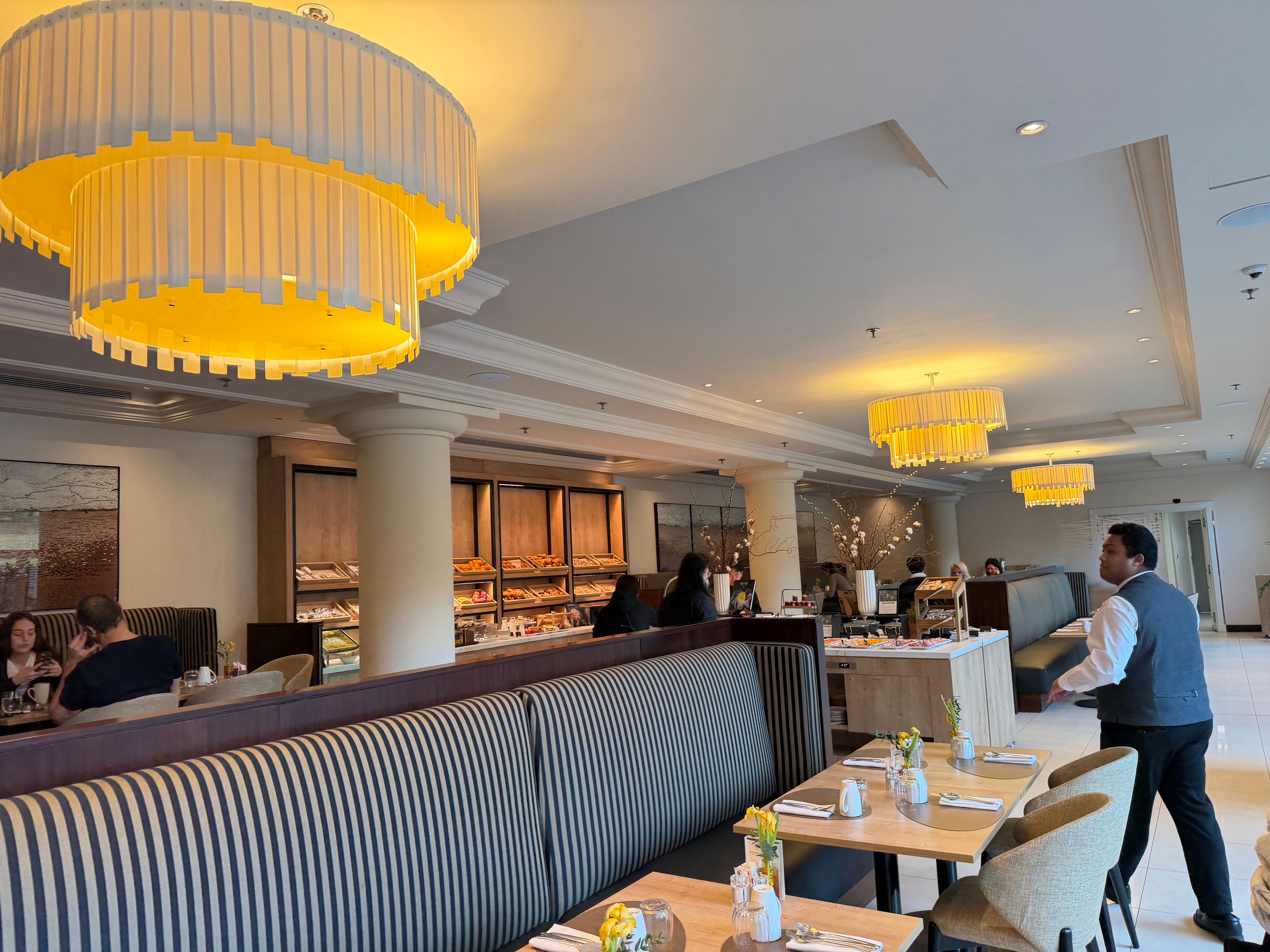 どこ座りますか?と聞かれて席に着席