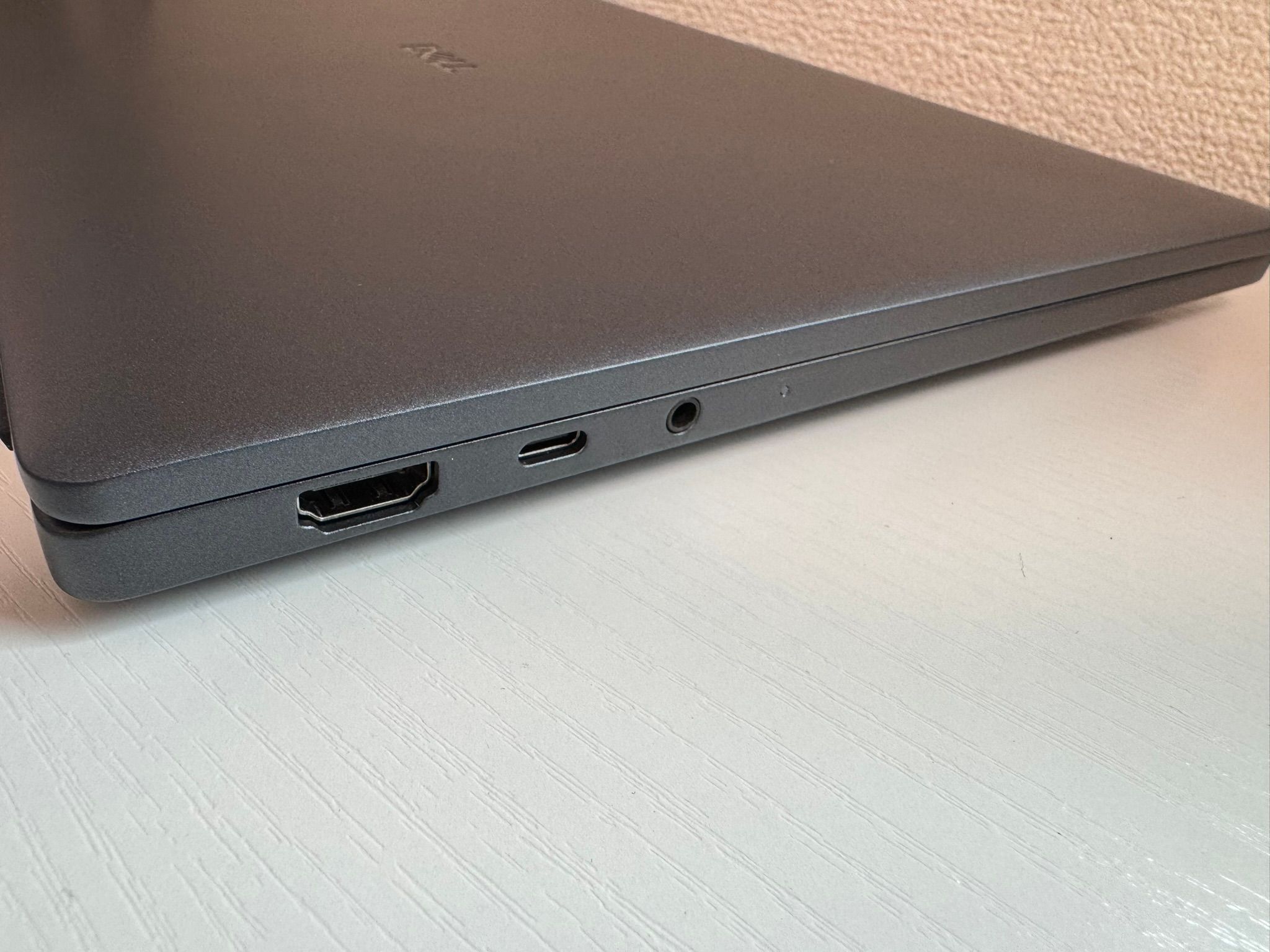 HDMI もあるのが助かる