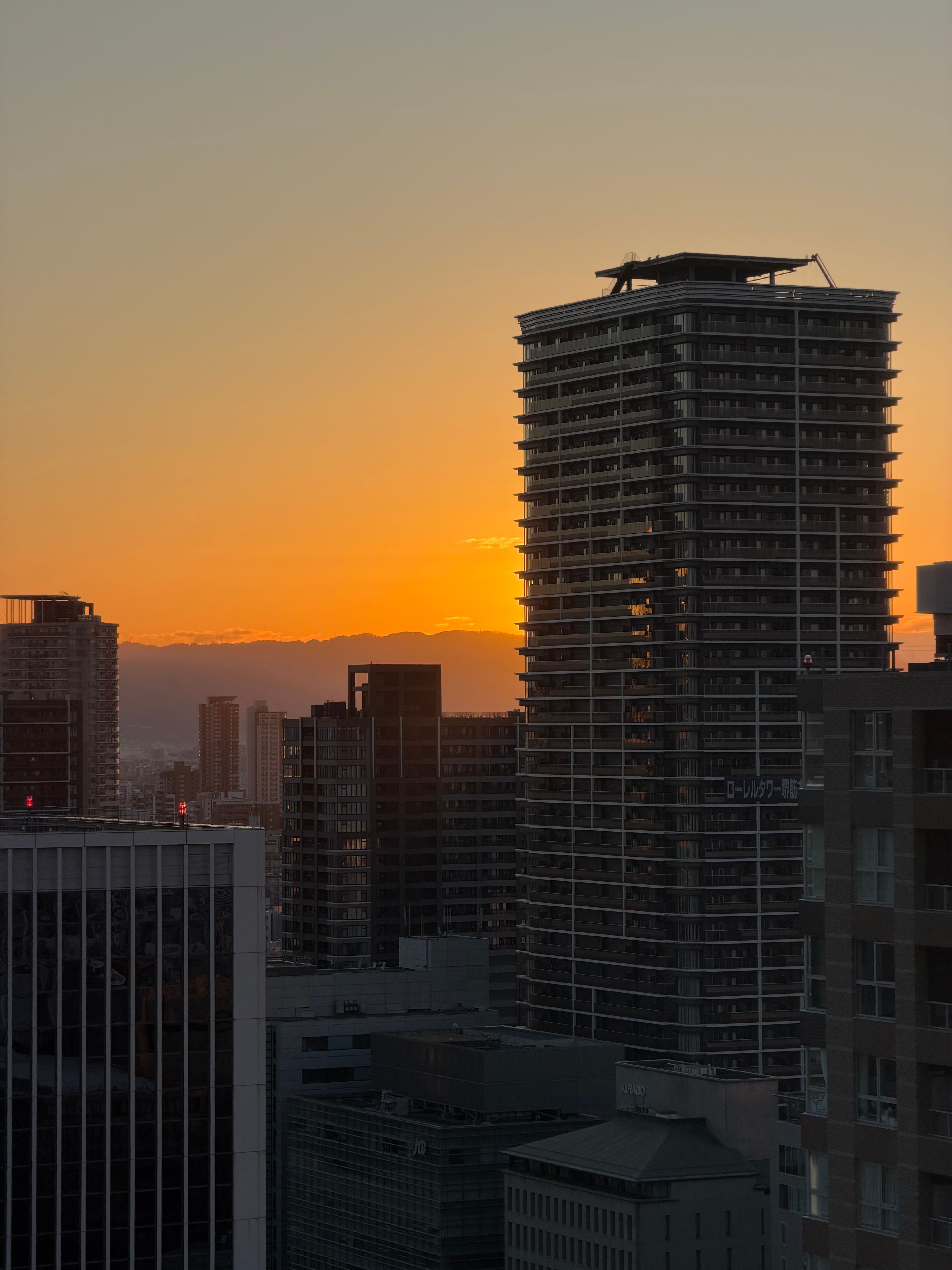初日の出はビルの向こう、残念