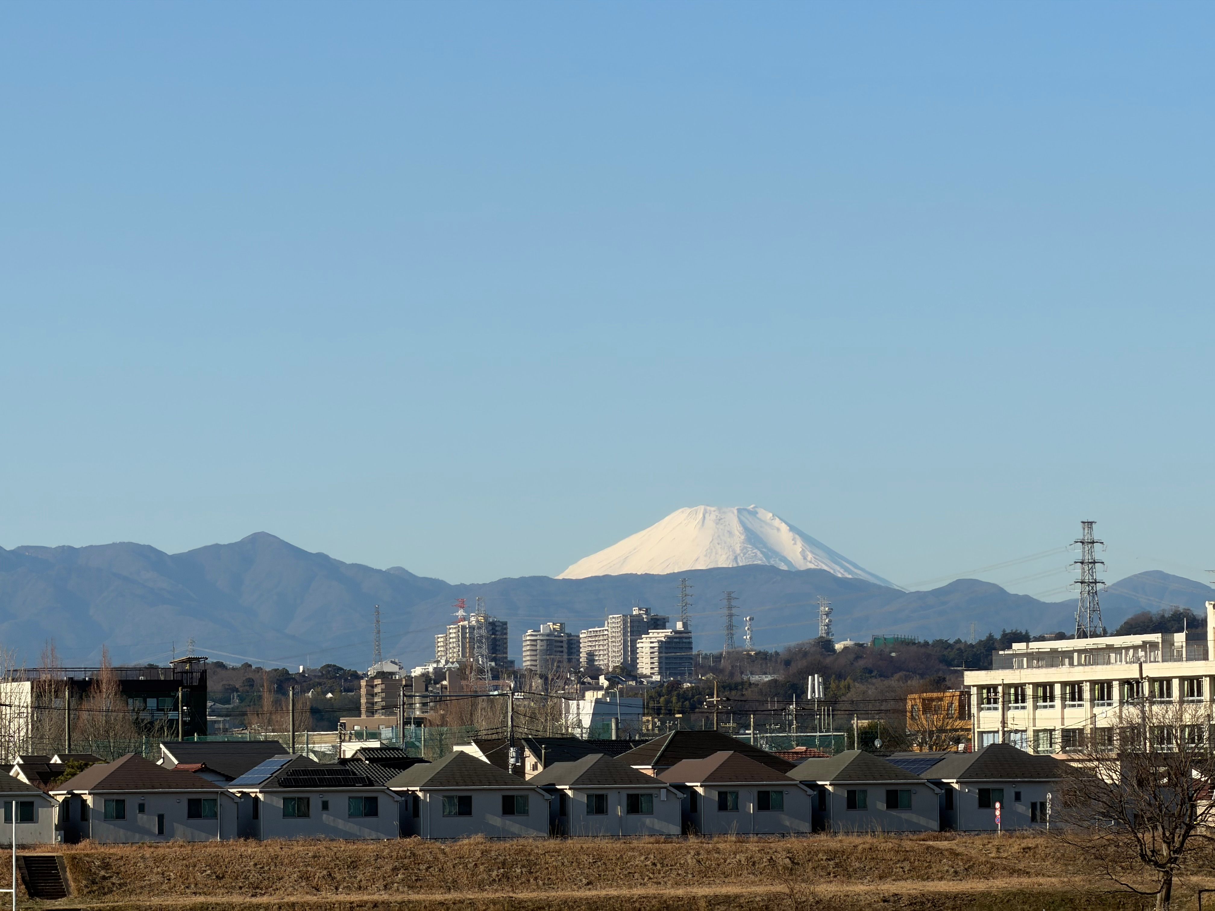 望遠カメラ 100mm - ISO 16 200 mm ƒ2.8 1/735s - 4032 × 3024