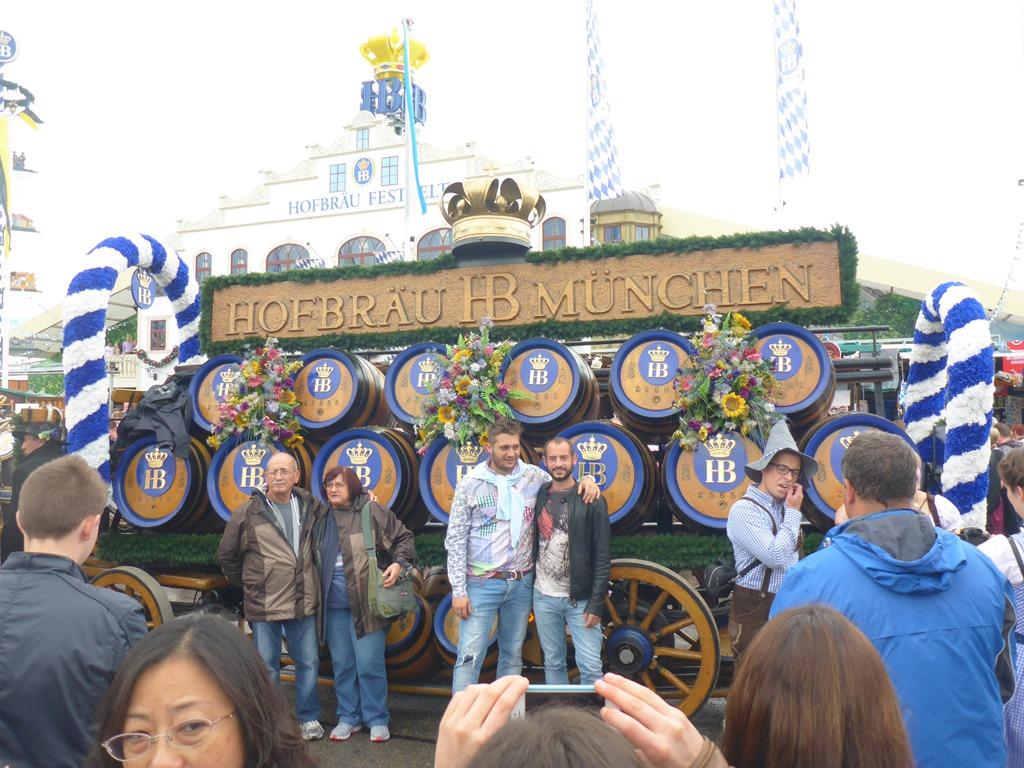 初日はこういうセレモニーがある