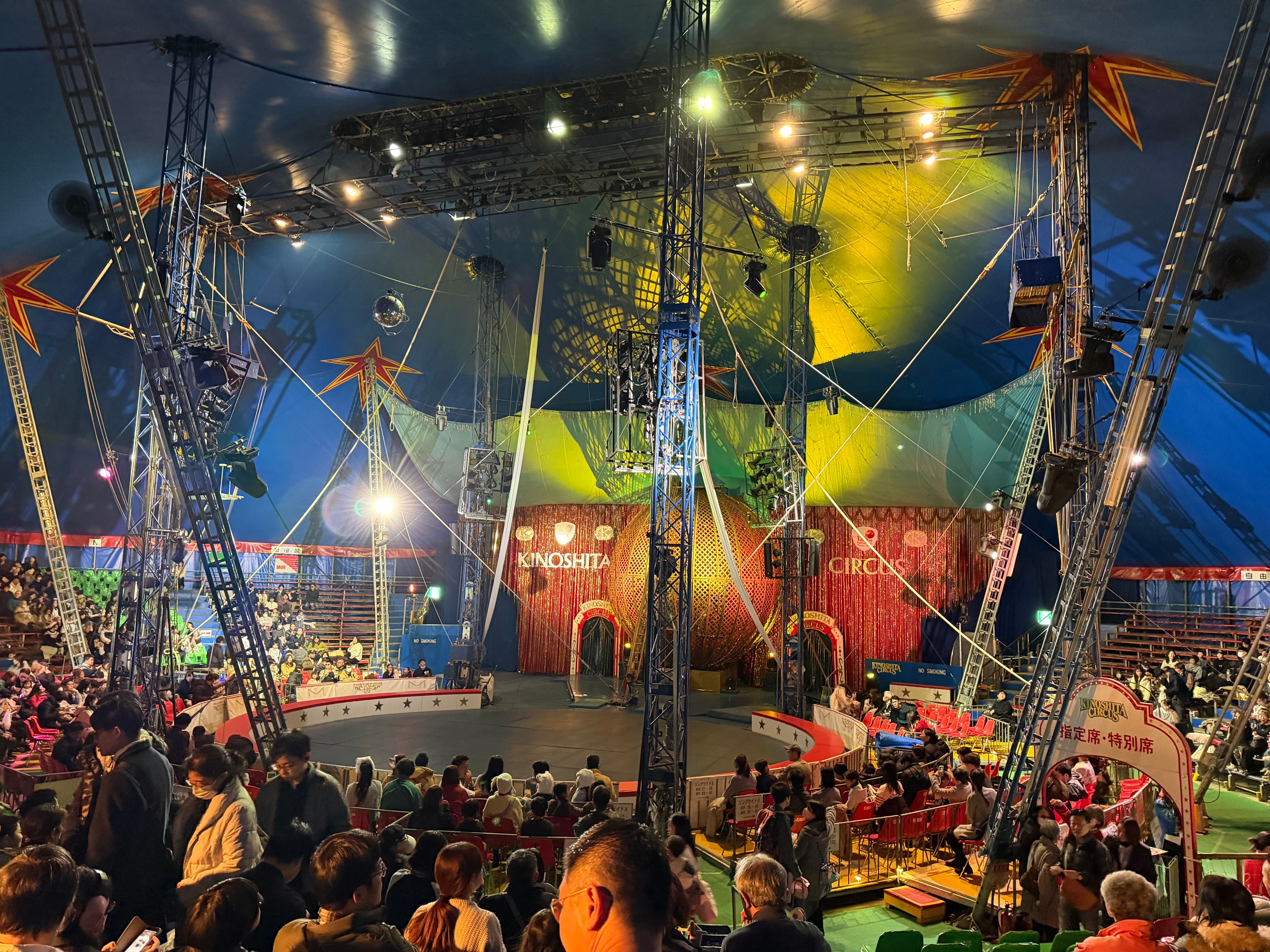 席に座って開演前の模様を