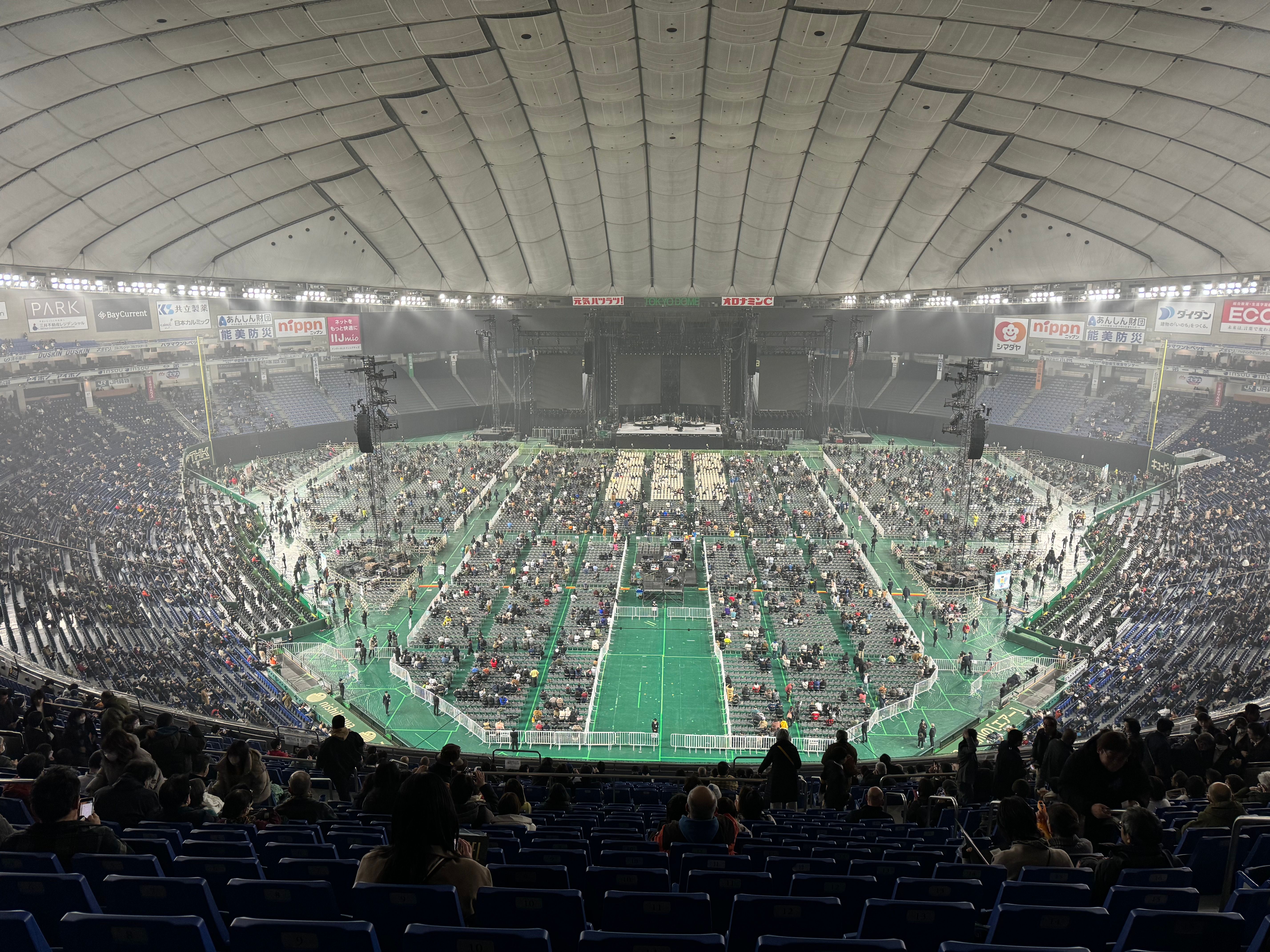 真正面ですが凄く遠い