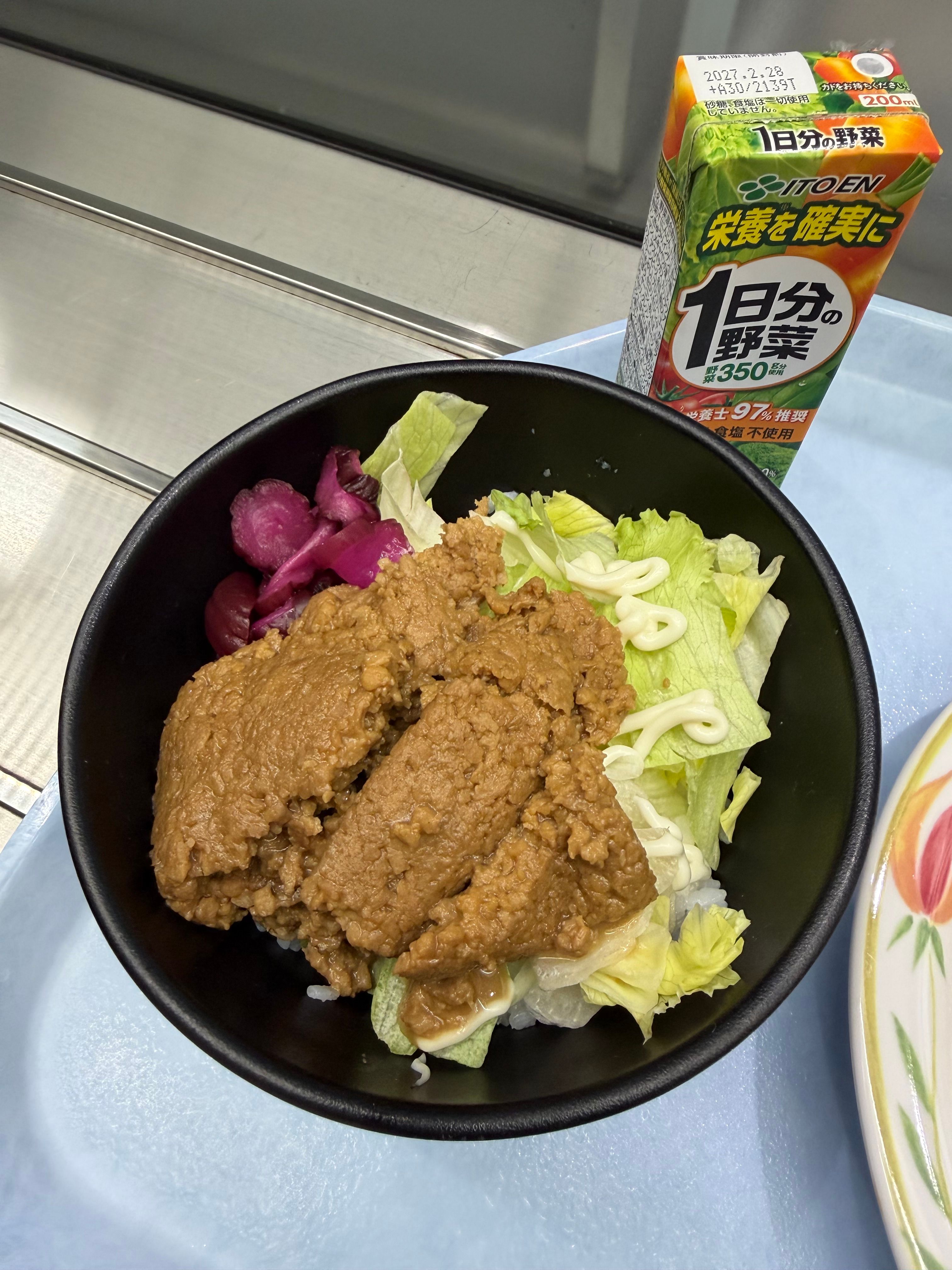 見た目はイマイチですが、そぼろ丼としては美味しかった