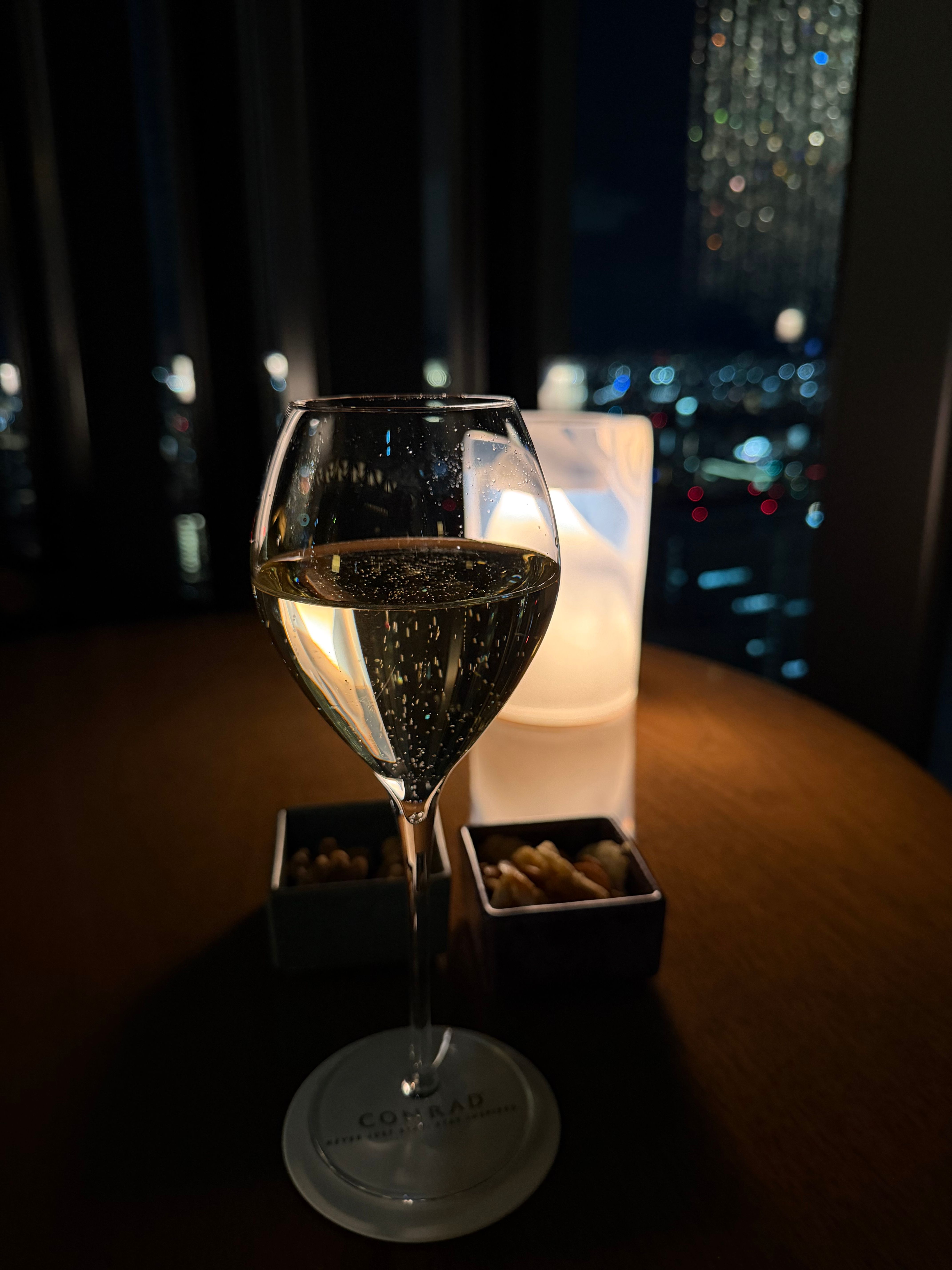 とりあえずシャンパンを飲む