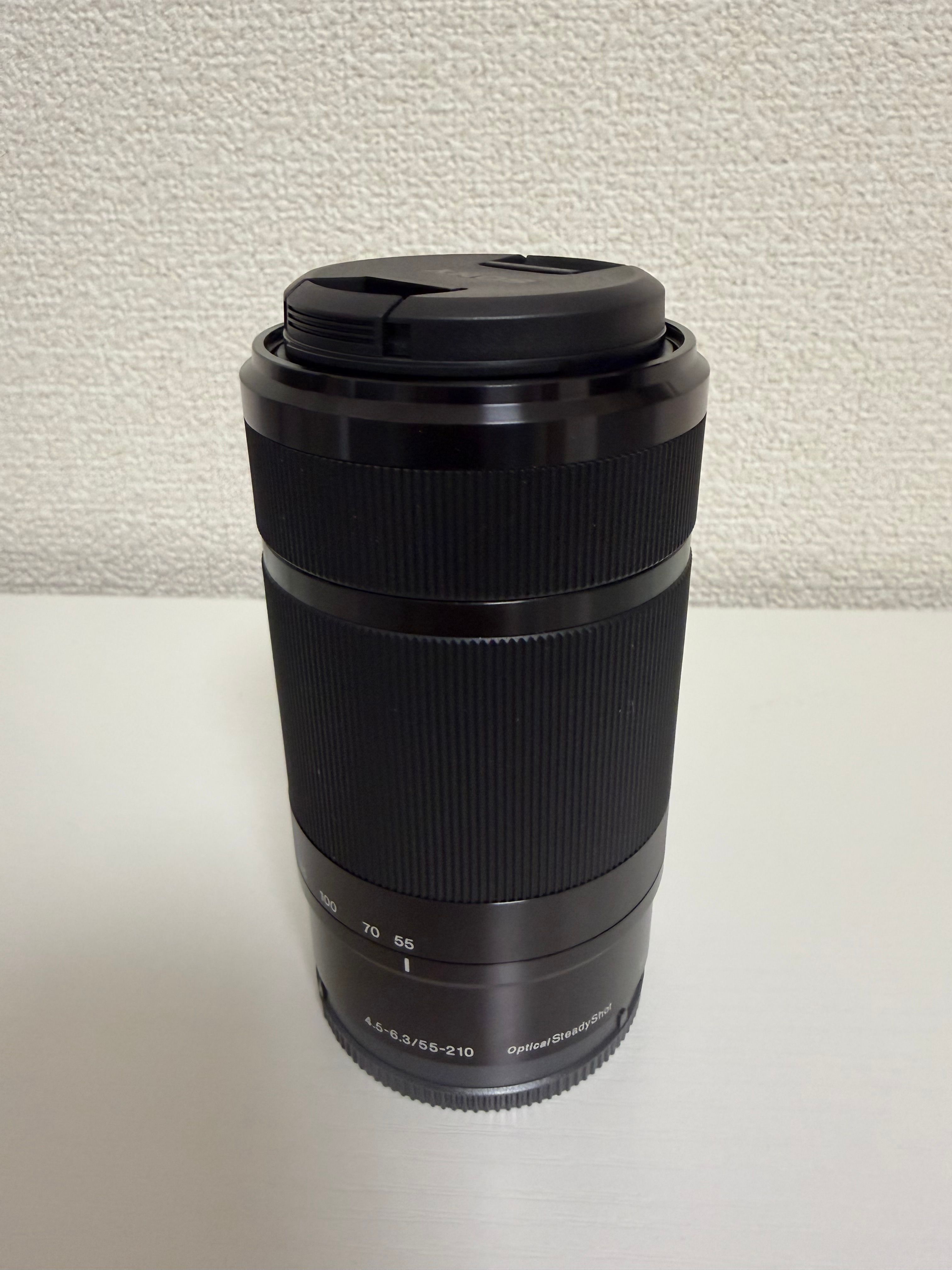 レンズ本体。通常よりも縦長。