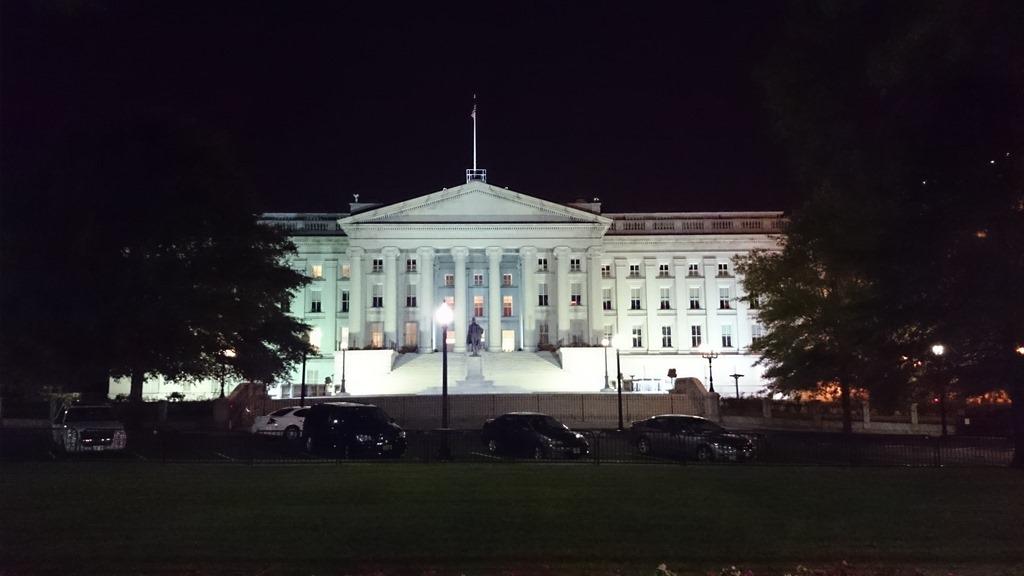 夜のホワイトハウス