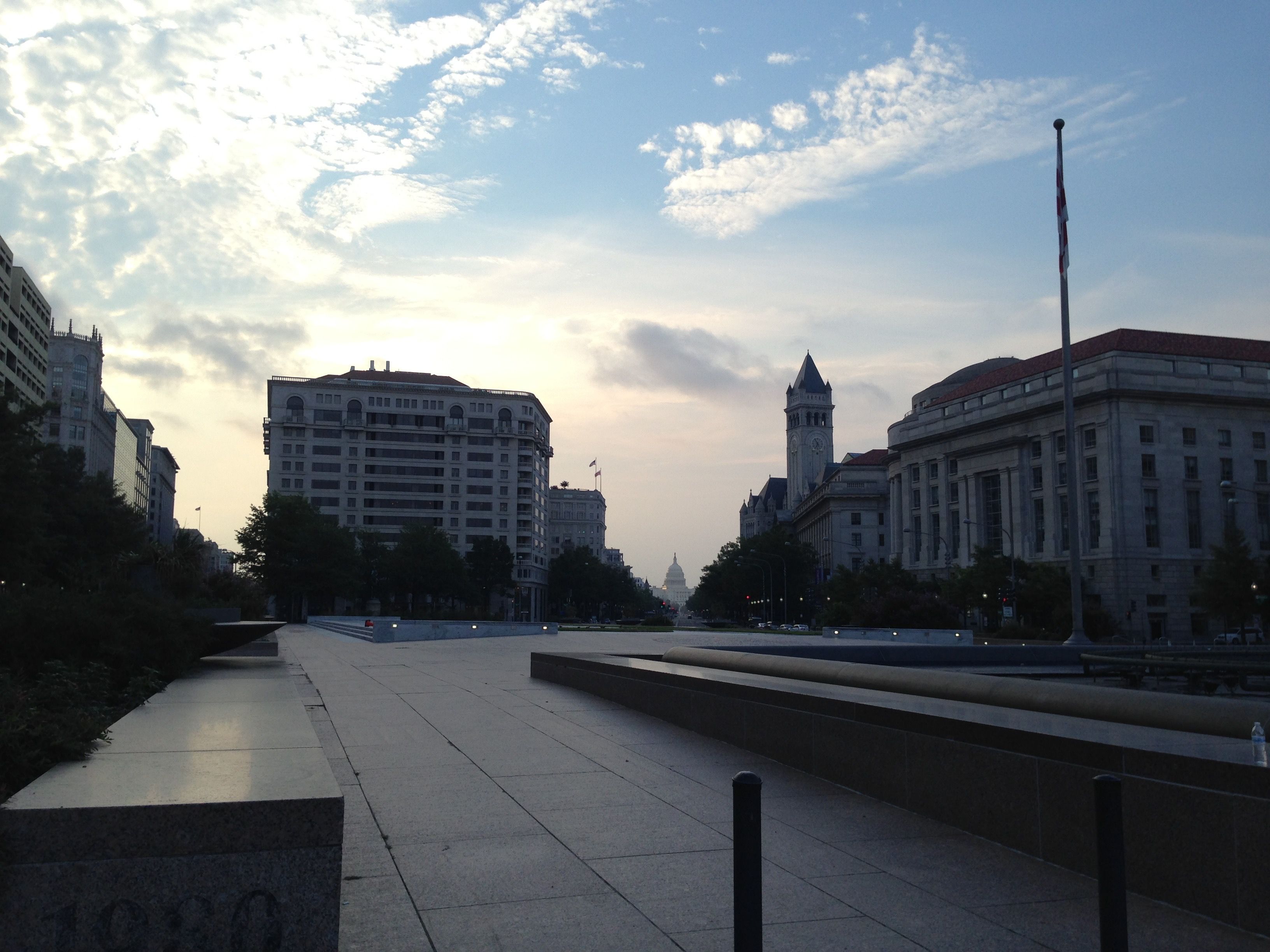 朝のホテルの周り