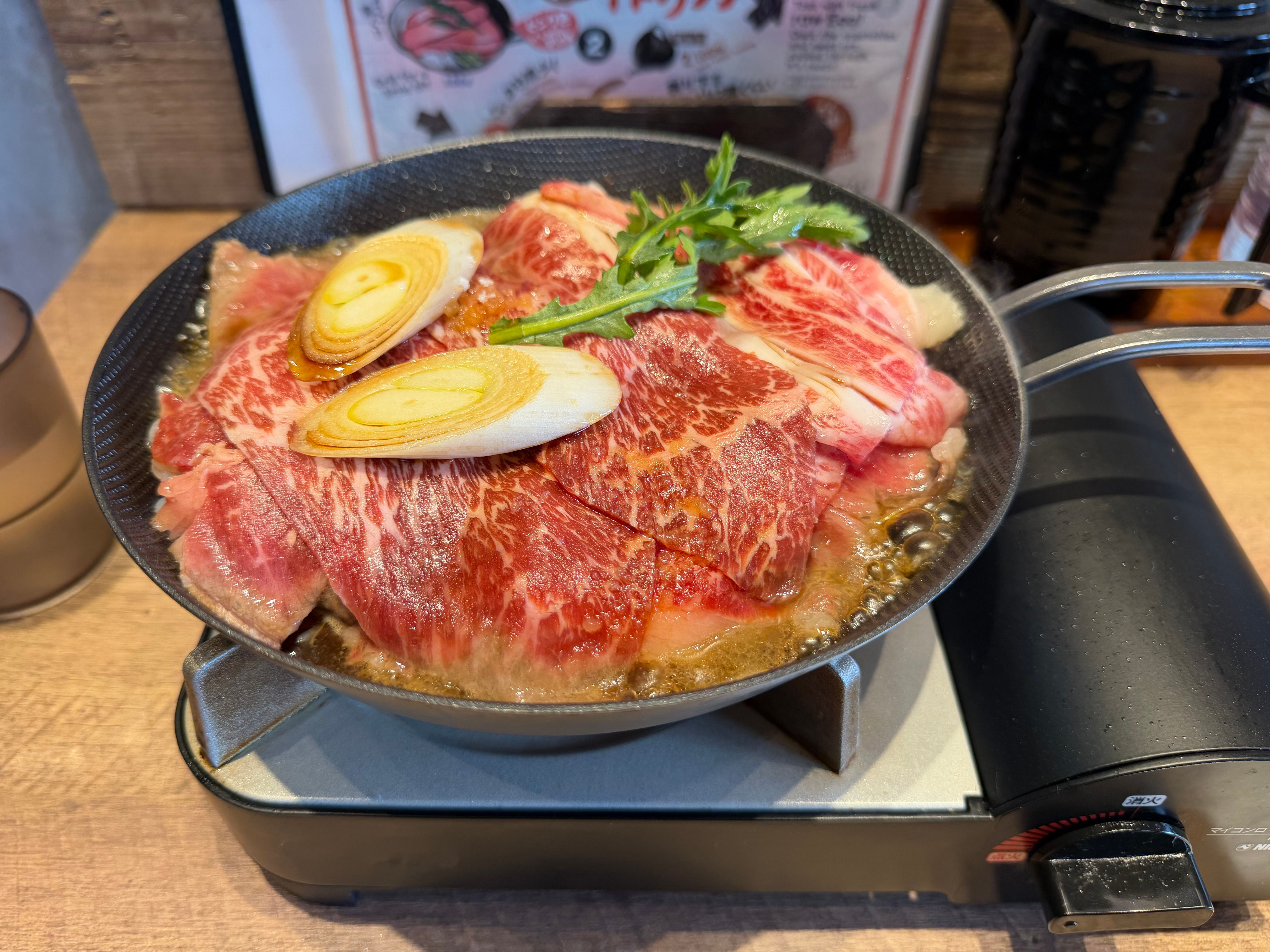 鍋ですき焼きがやってきた