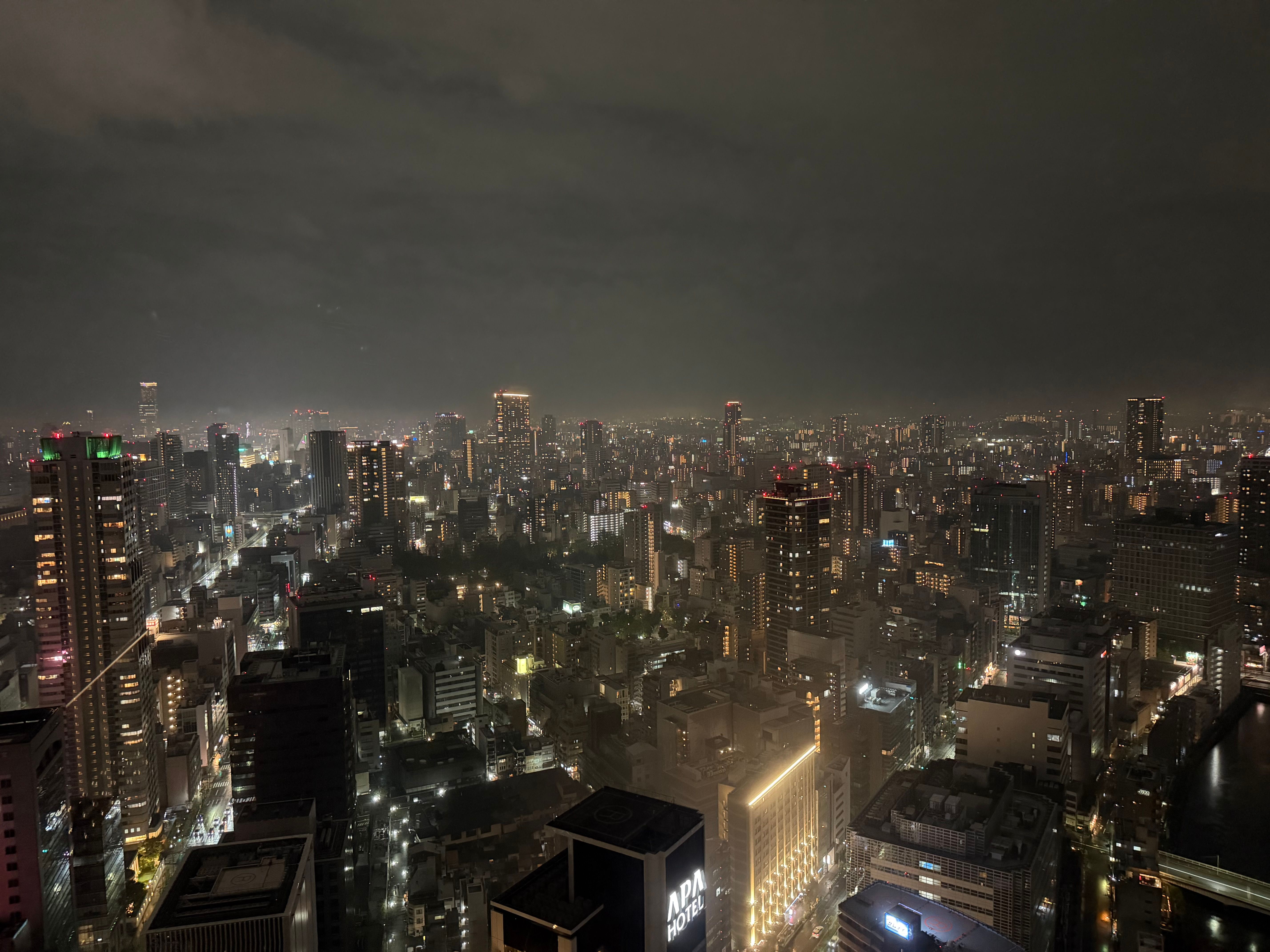部屋から見える夜景はこんな感じ