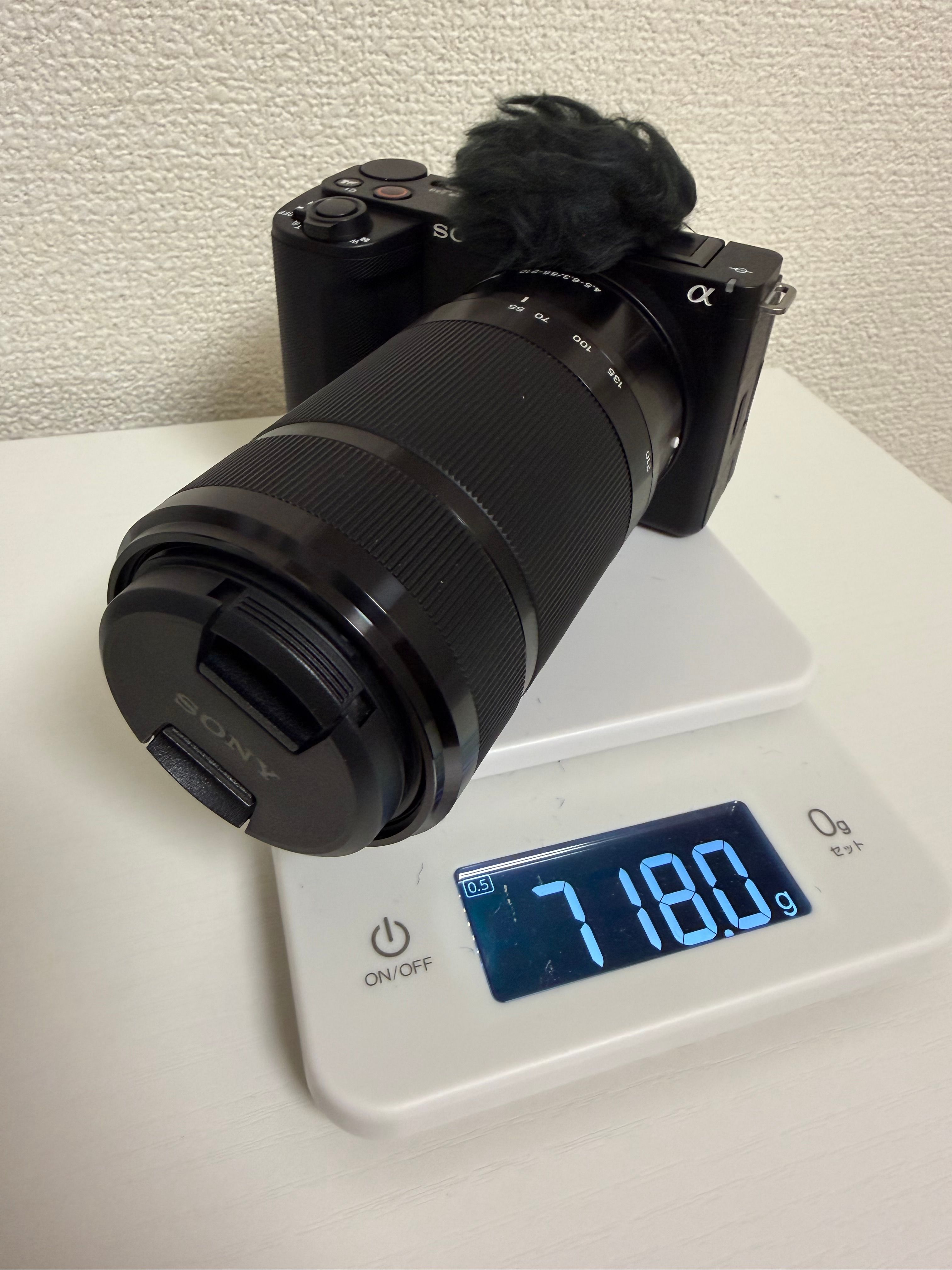 レンズを交換すると総重量で 718g