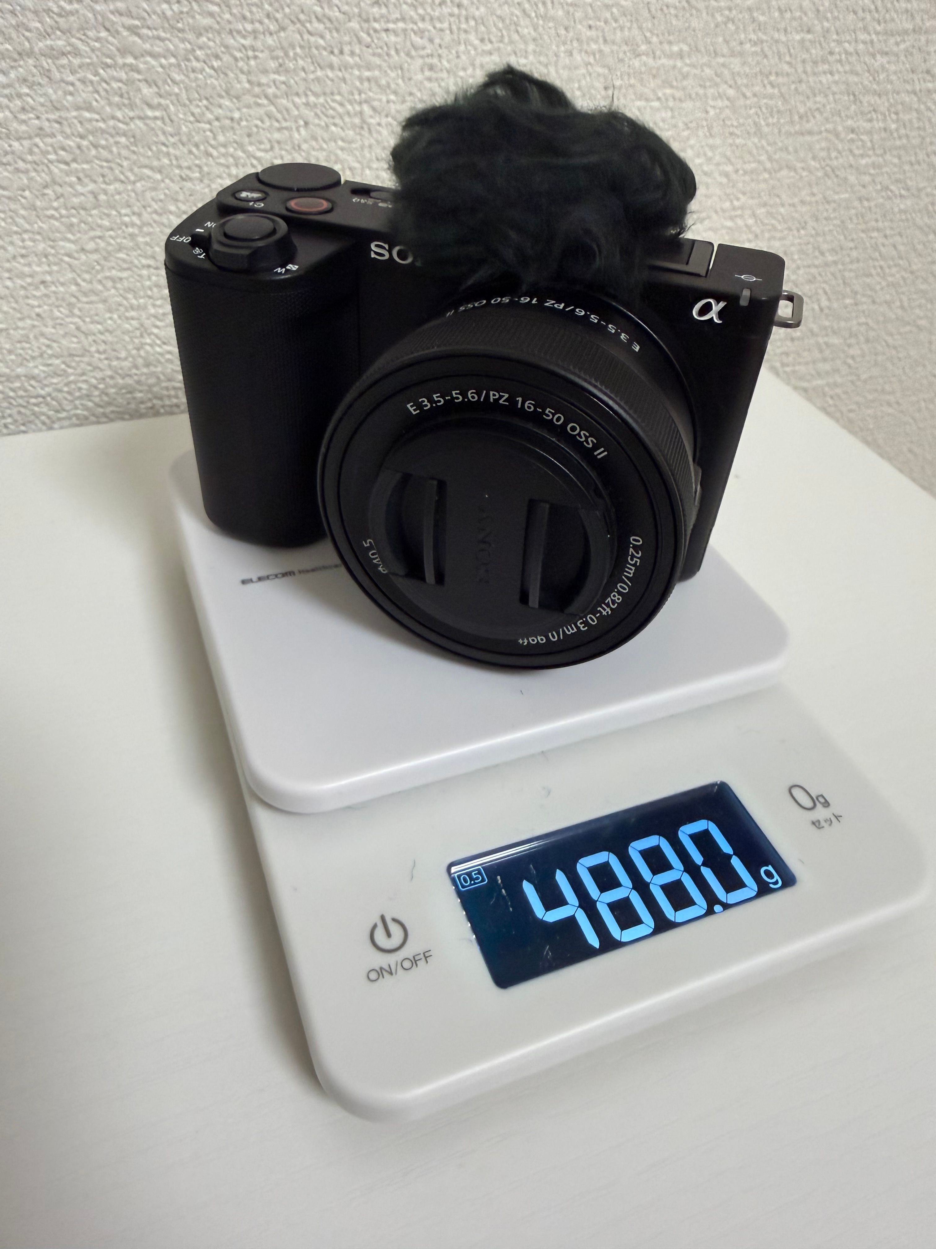 カメラと付属レンズで 488g