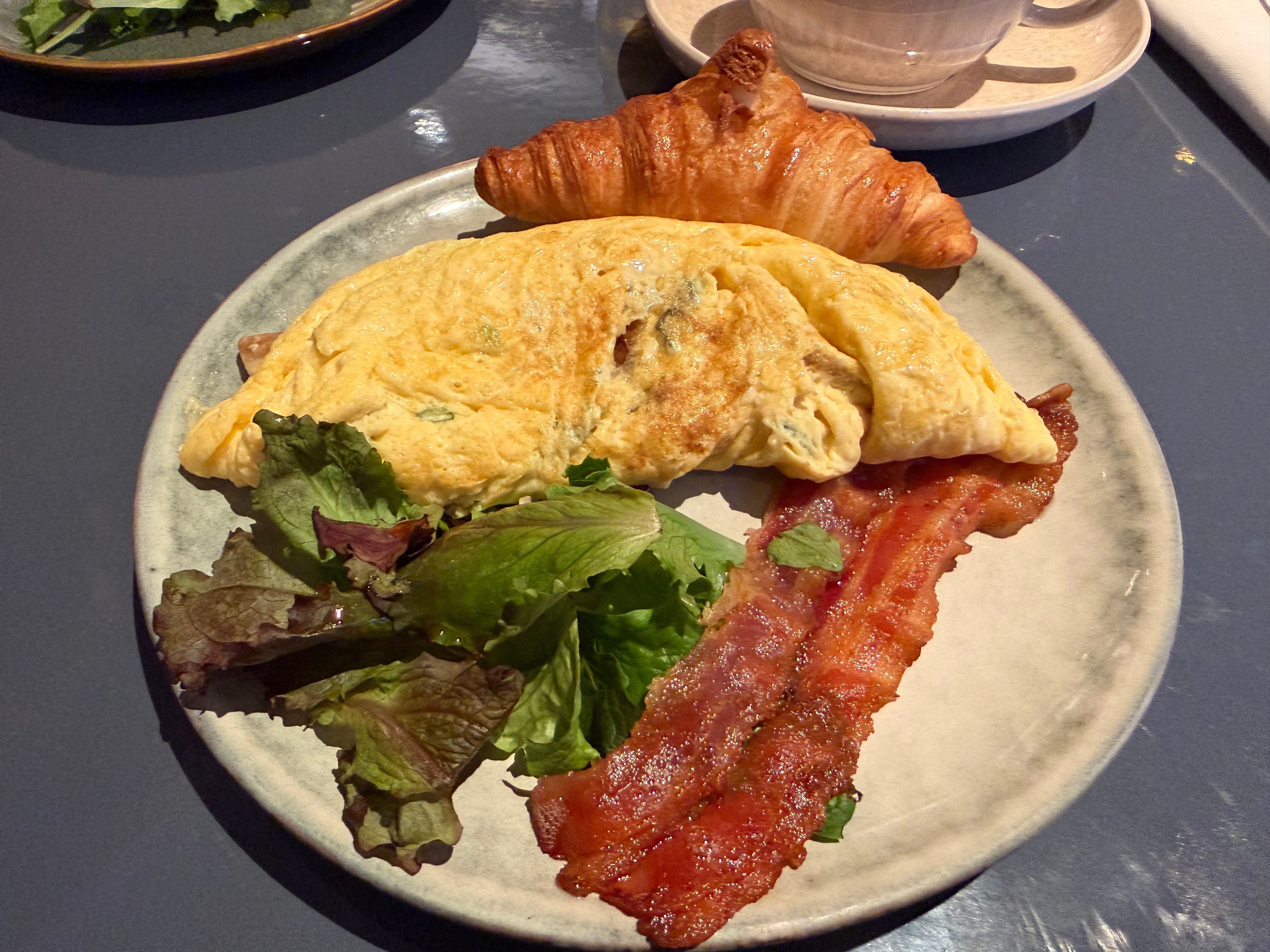 オムレツとカリカリベーコン、これがあれば朝は満足