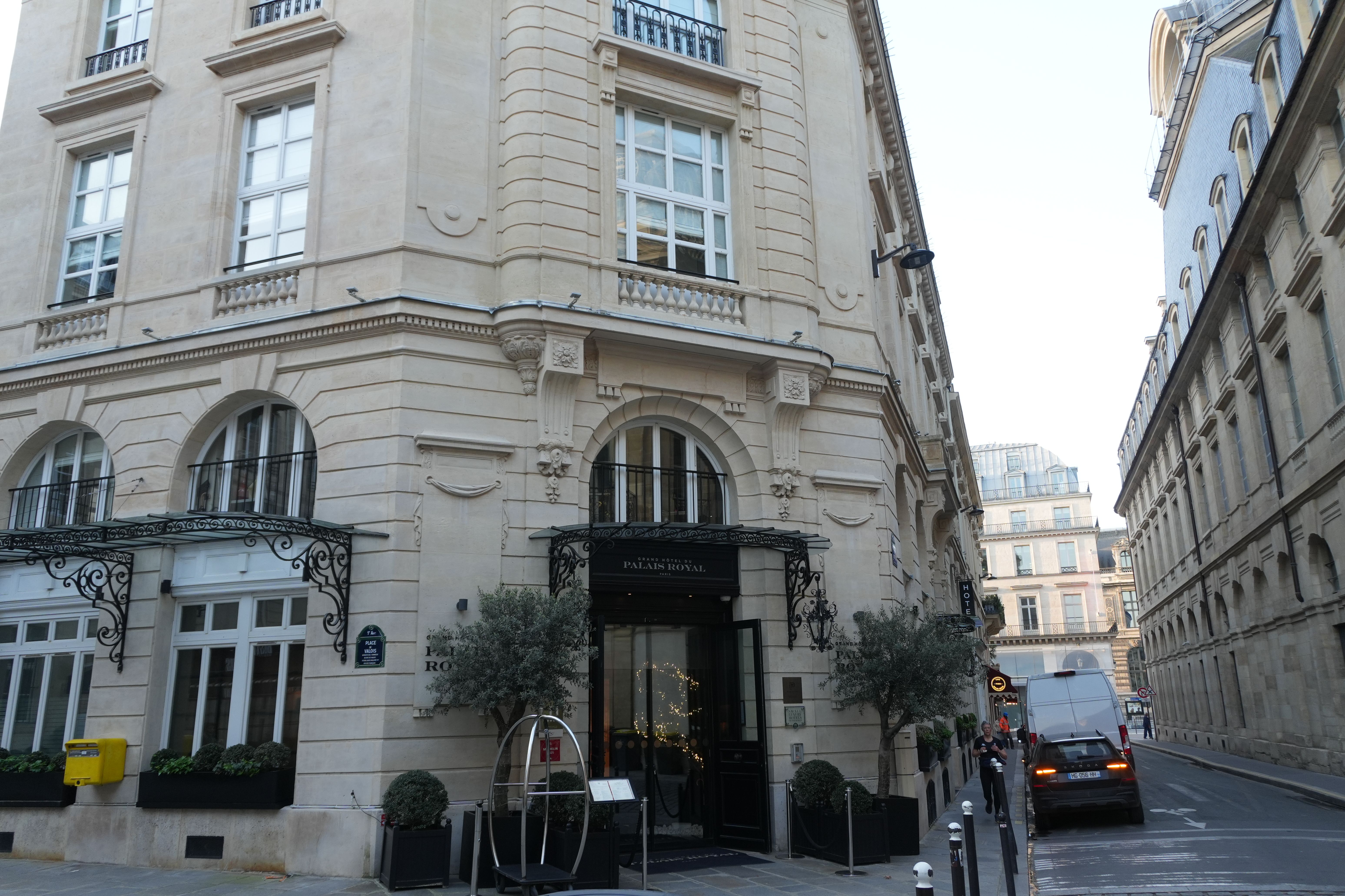 ホテルの入り口