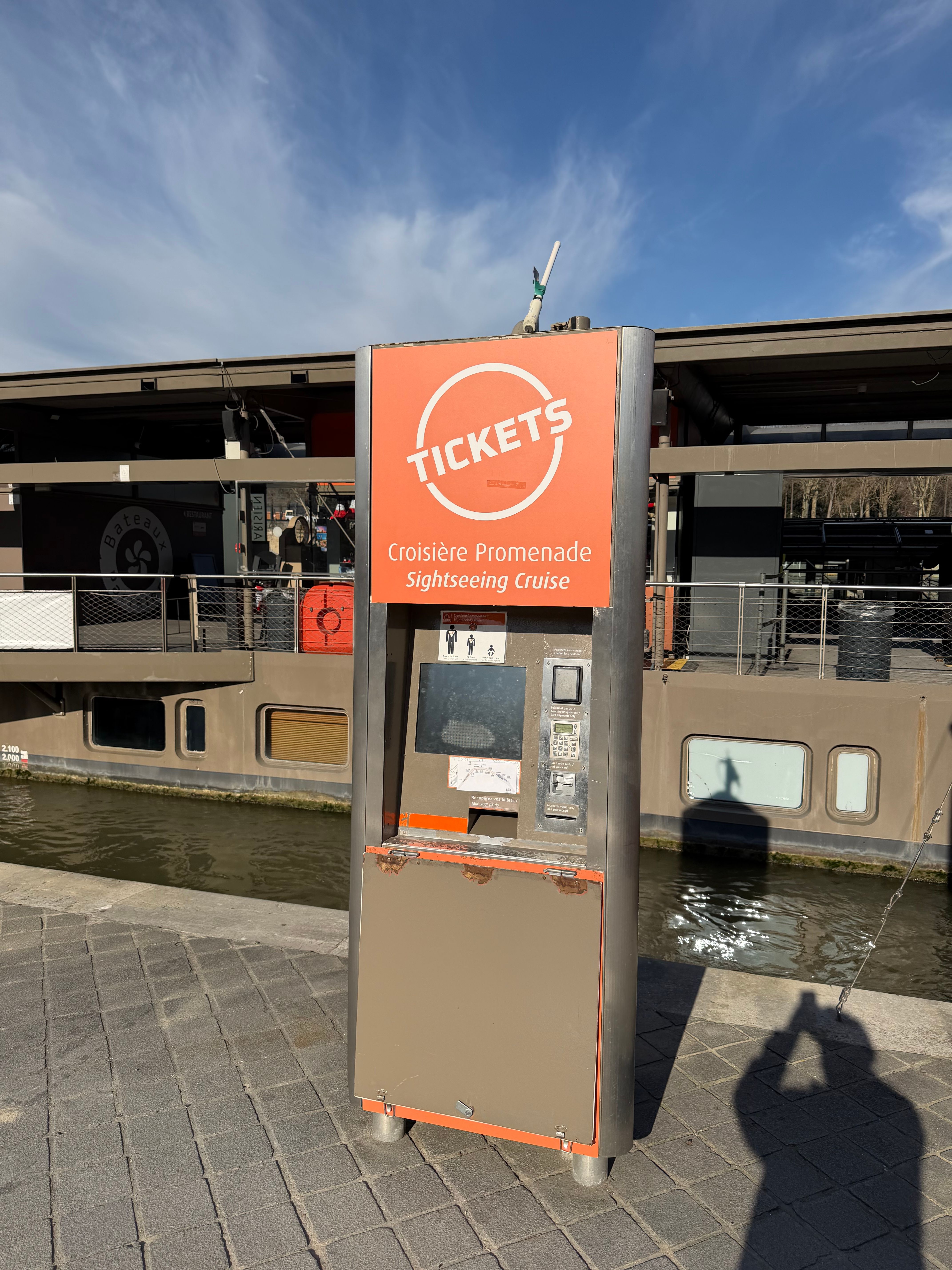 セーヌ川観光ツアーの船着場