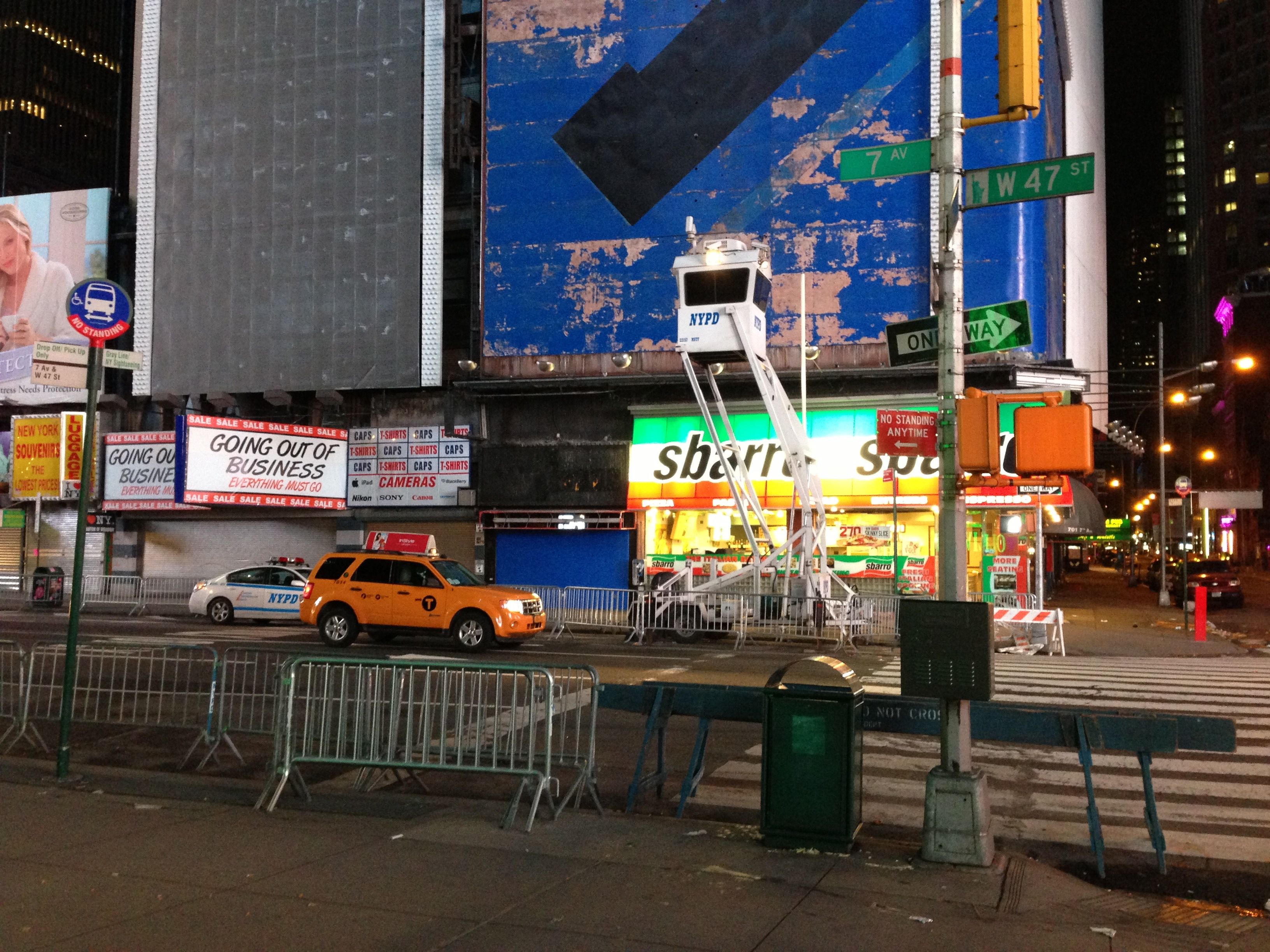 コースなので警察が道路封鎖してます