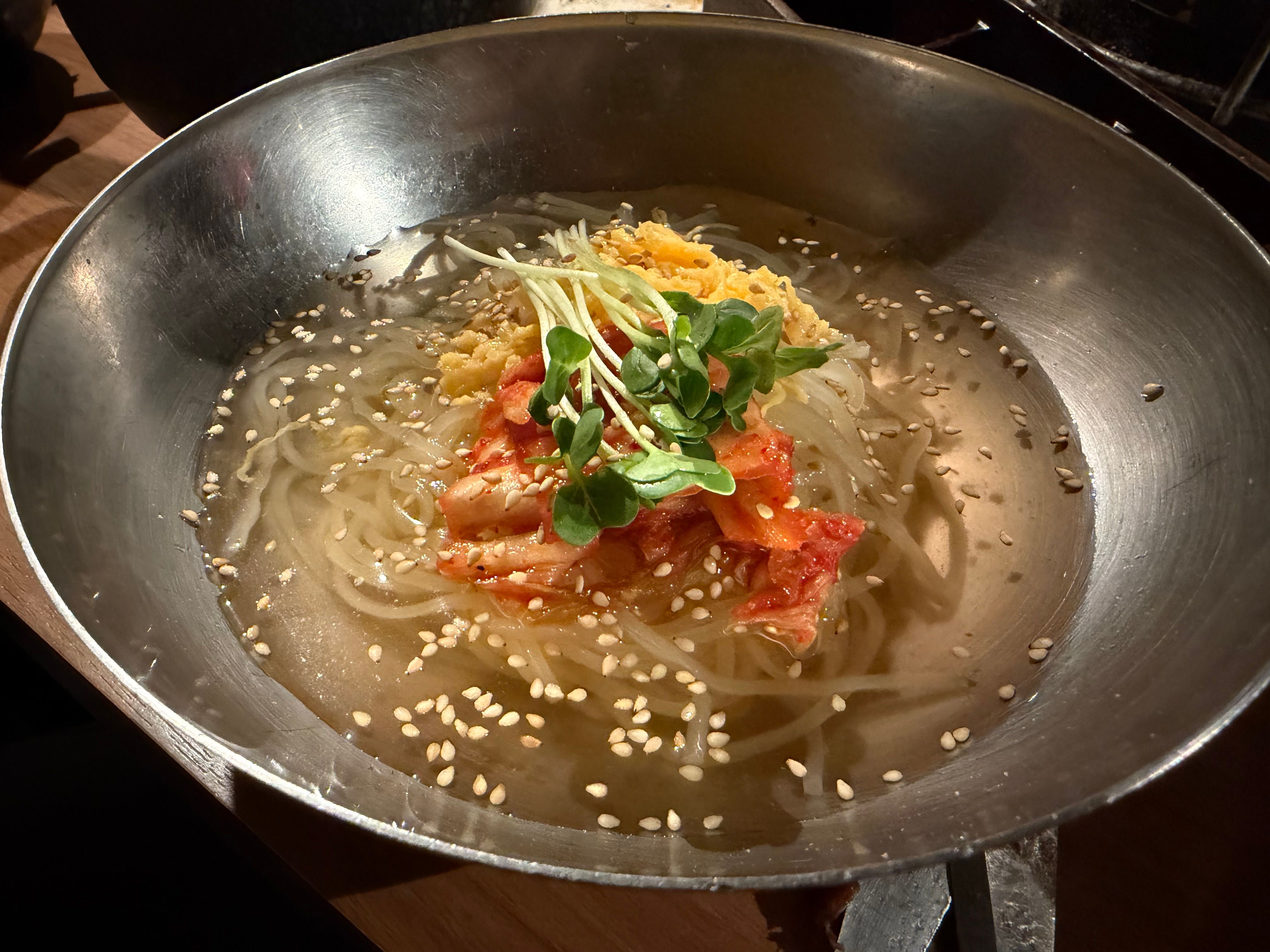 色々なシメがありますが私は冷麺で