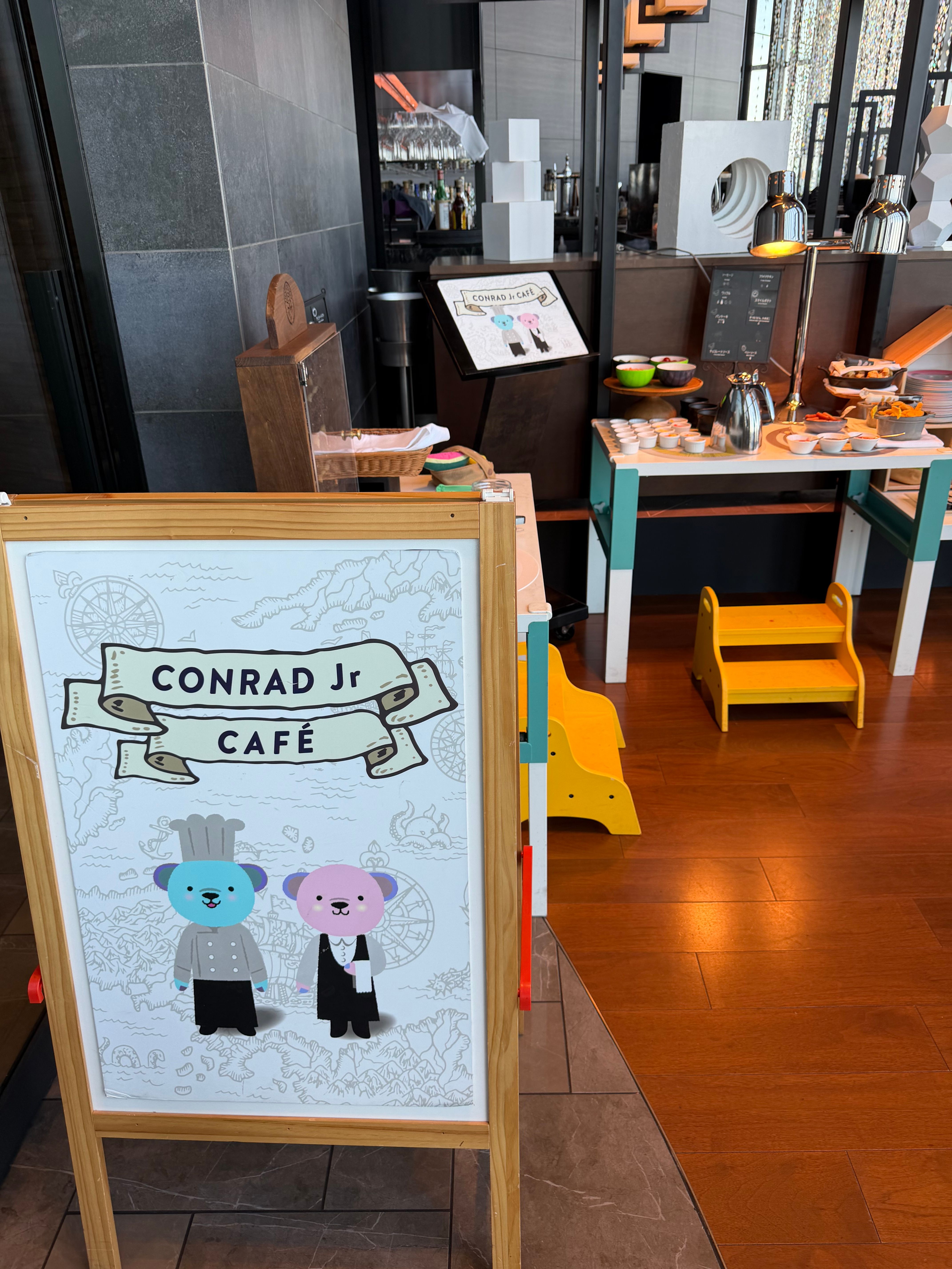 Jr カフェのコーナー、座った席のすぐそばでした