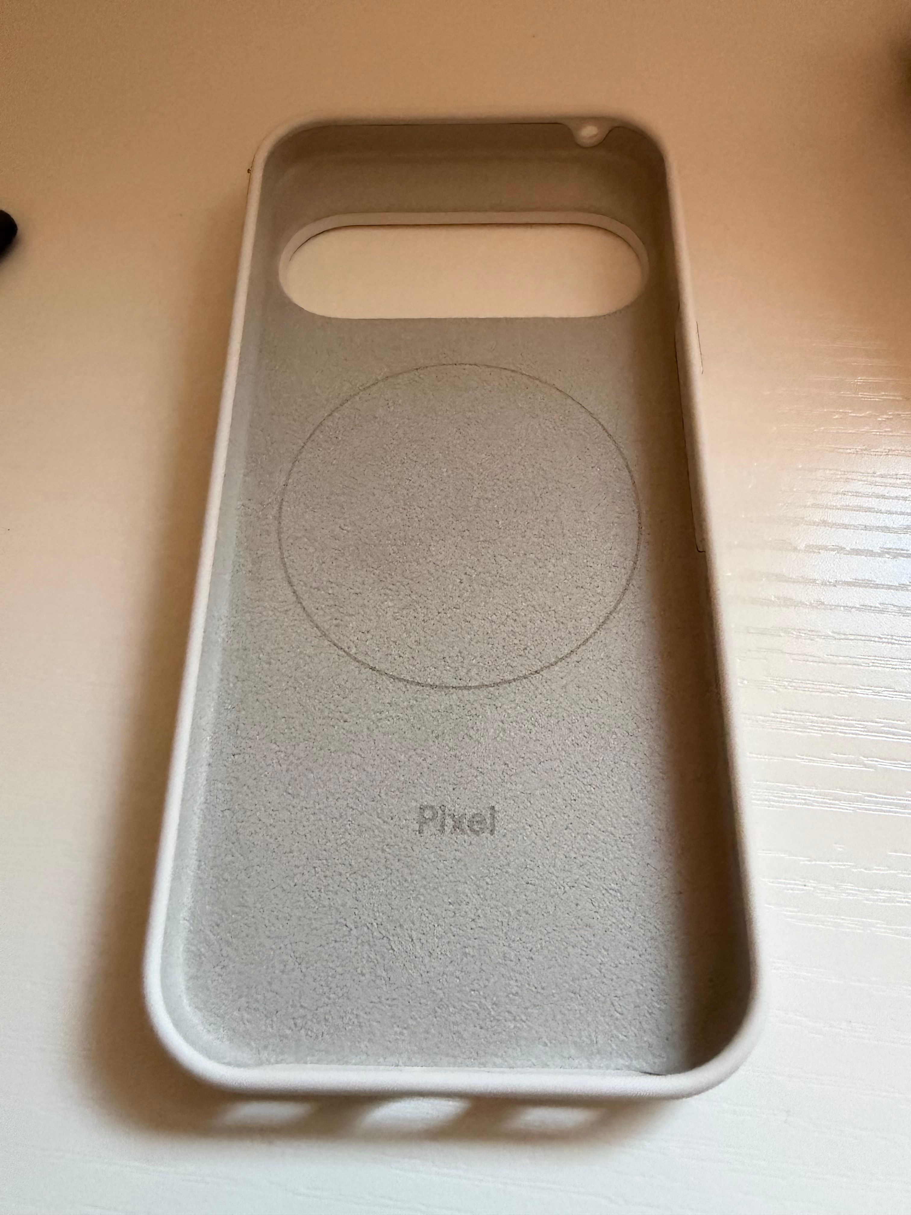 Pixel 10 Pro の純正ケース